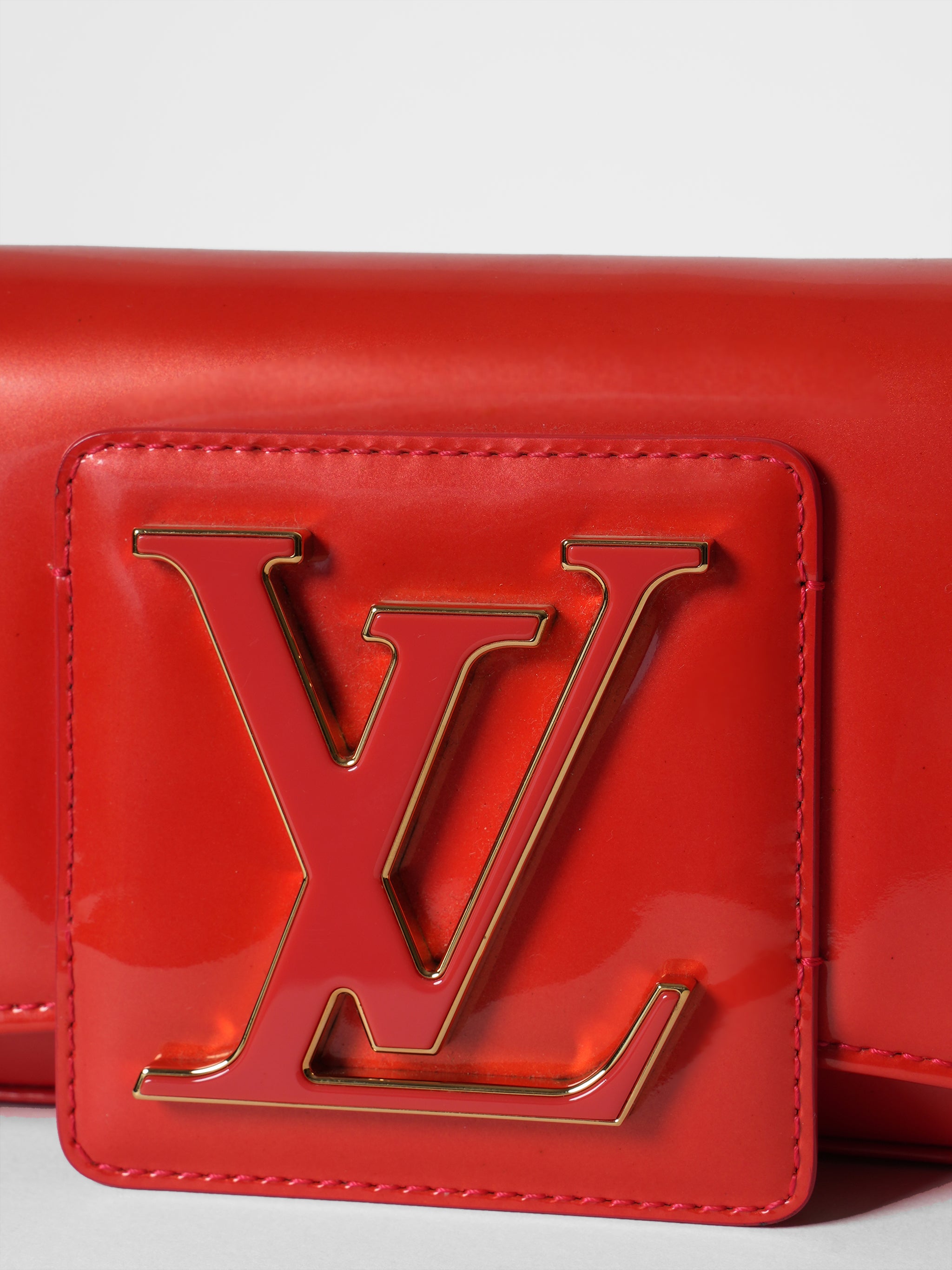 LOUIS VUITTON Amarante Vernis Glossy Patent Calf Leather SoBe Clutch