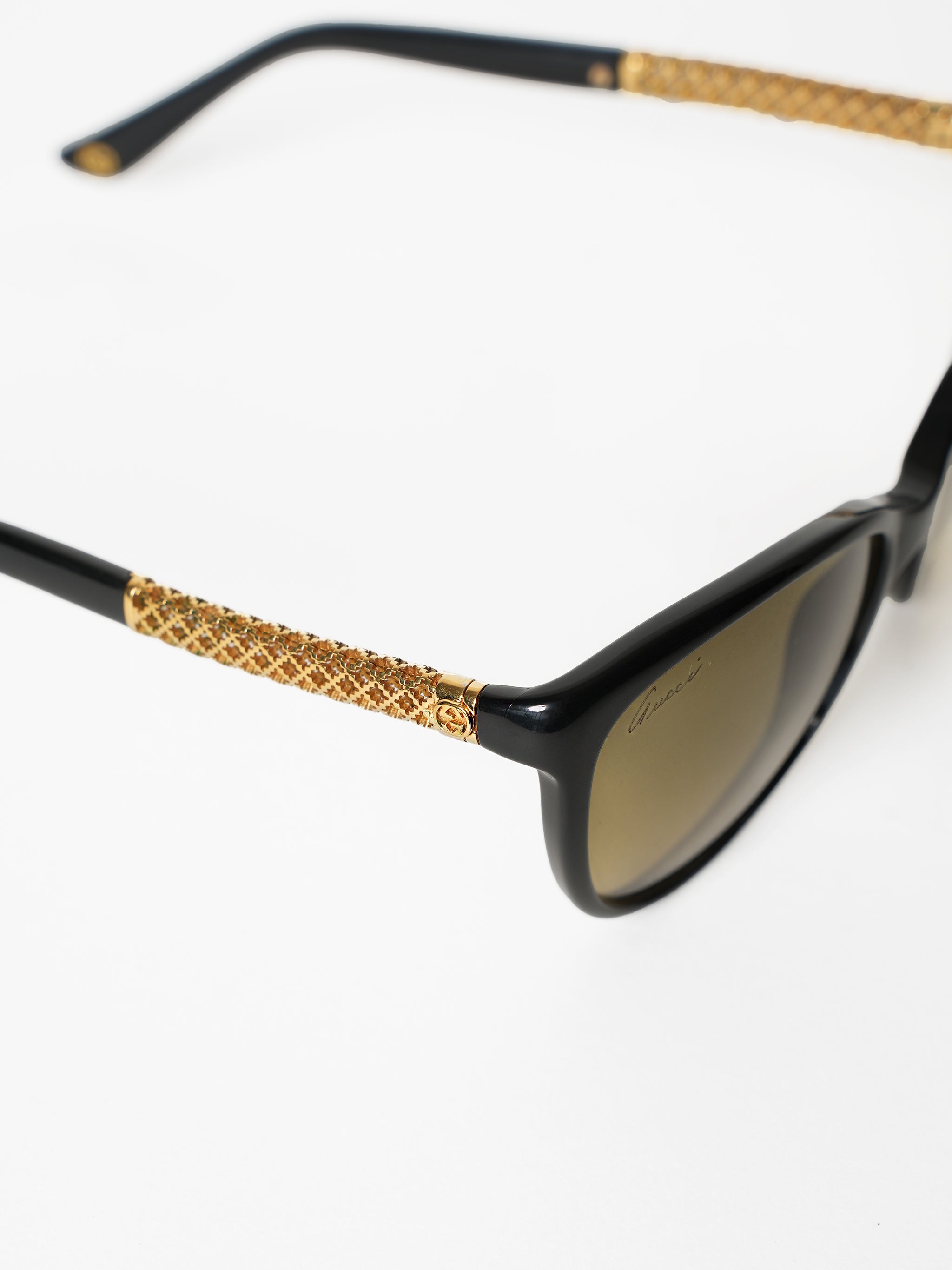 Gucci Eyewear logo-lettering cat-eye Sunglasses - Farfetch