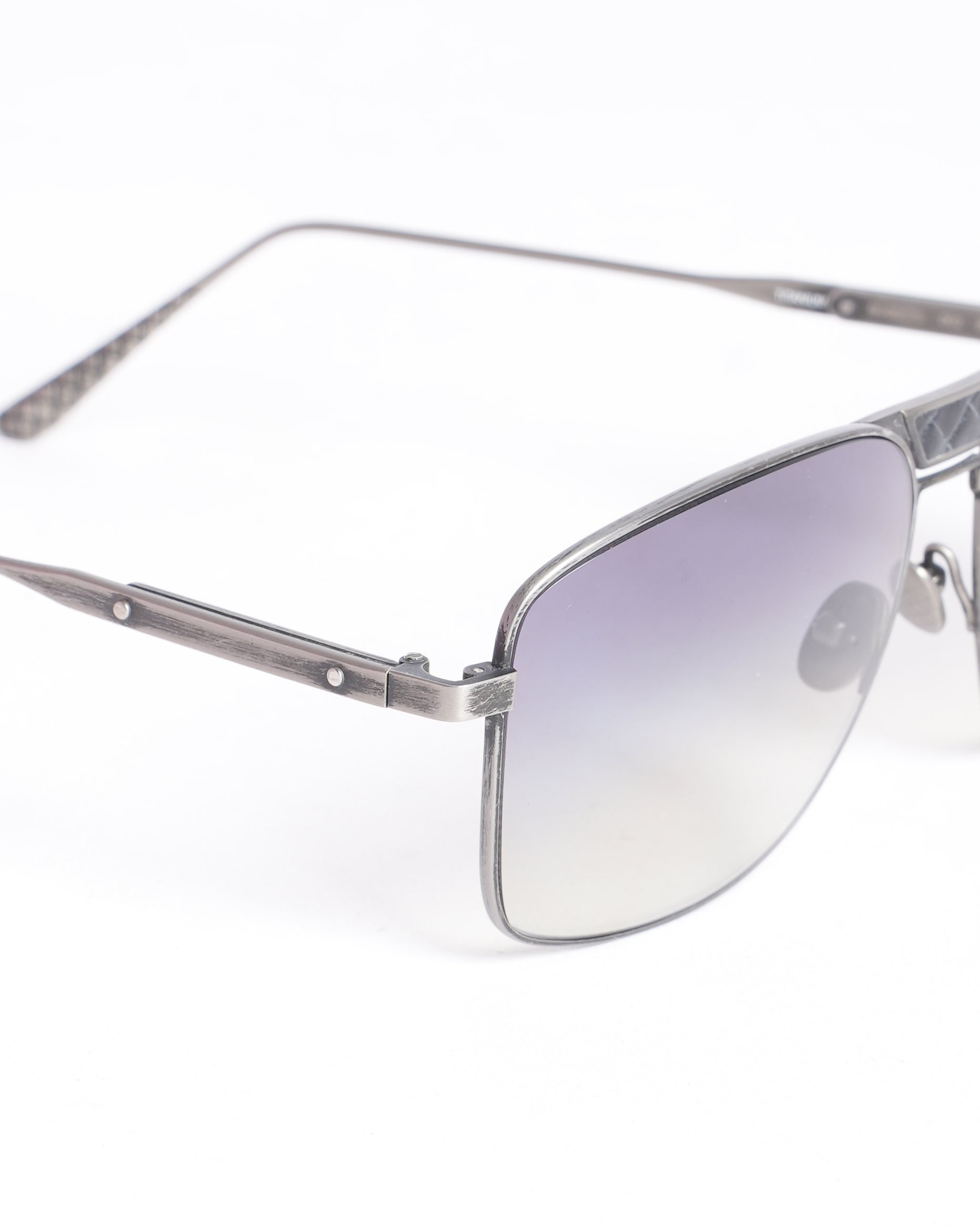 Bottega Veneta 
Round Frame sunglasses