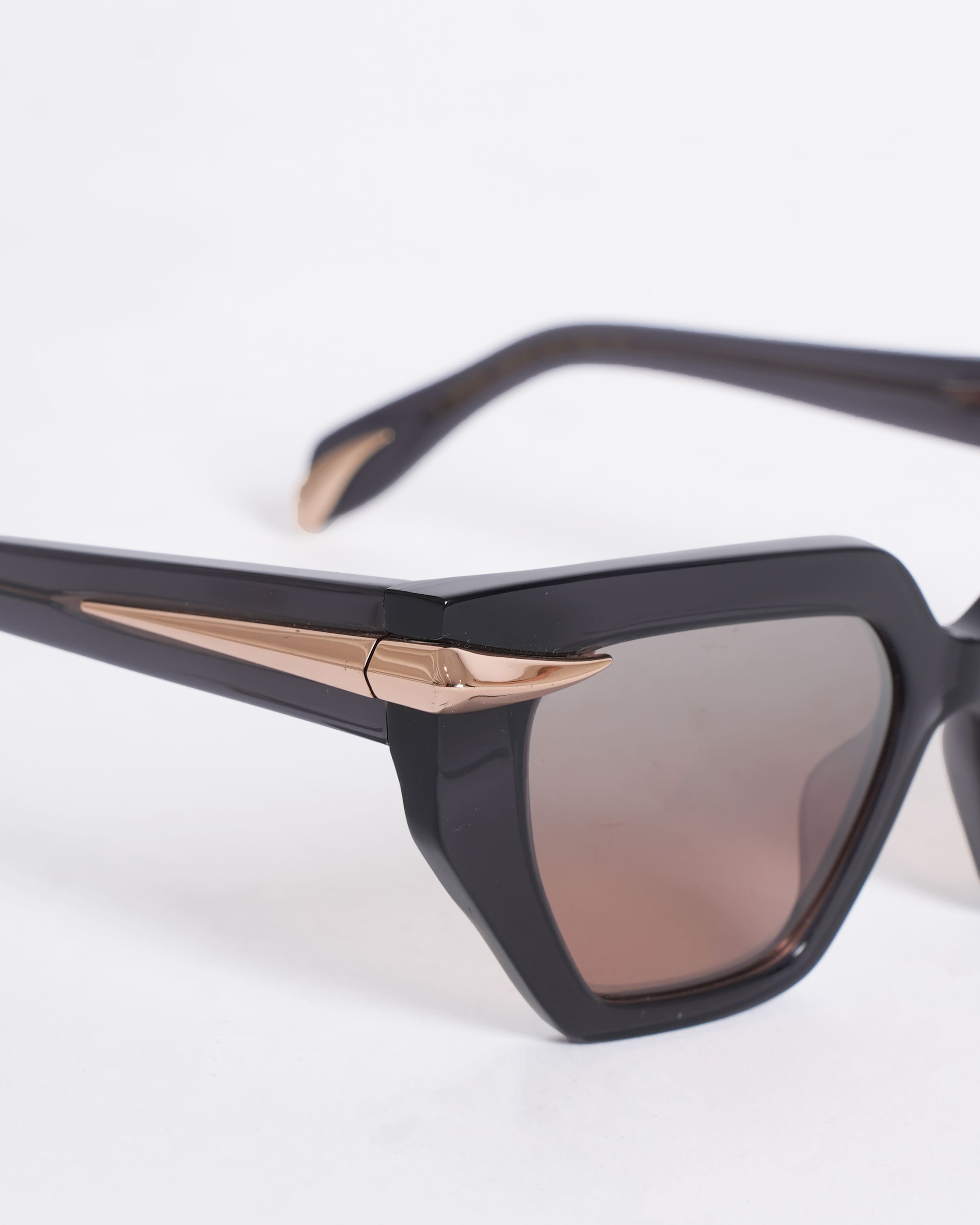New Roberto Cavalli SRC1117  Cats Eye Angular Women's Sunglasses In Black With Sculpted Temple
