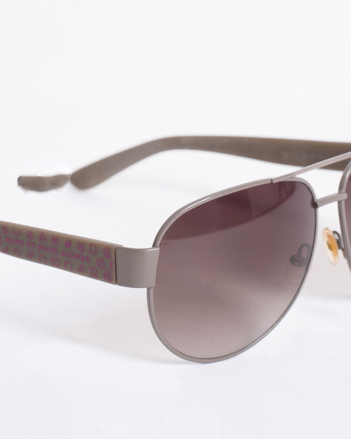 Marc by Marc Jacobs oval Taupe sunglasses with Pink Temple detail