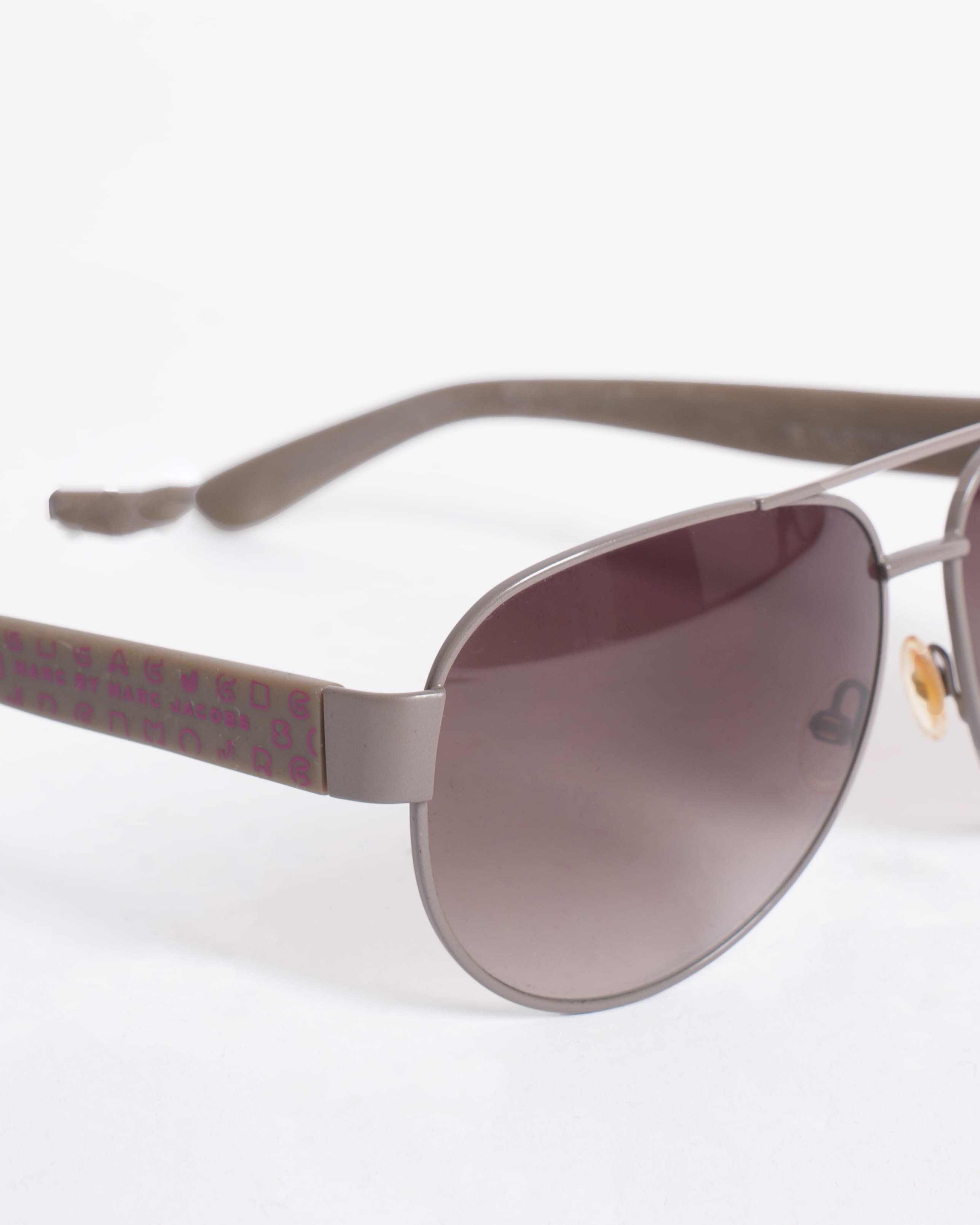 Marc by Marc Jacobs oval Taupe sunglasses with Pink Temple detail