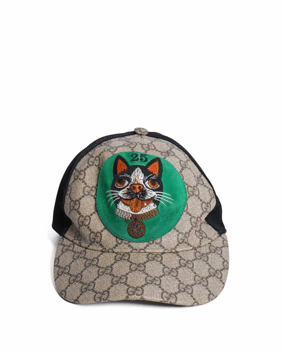 Gucci 
GBeige GG Supreme Canvas and Mesh Bosco Applique Baseball Cap