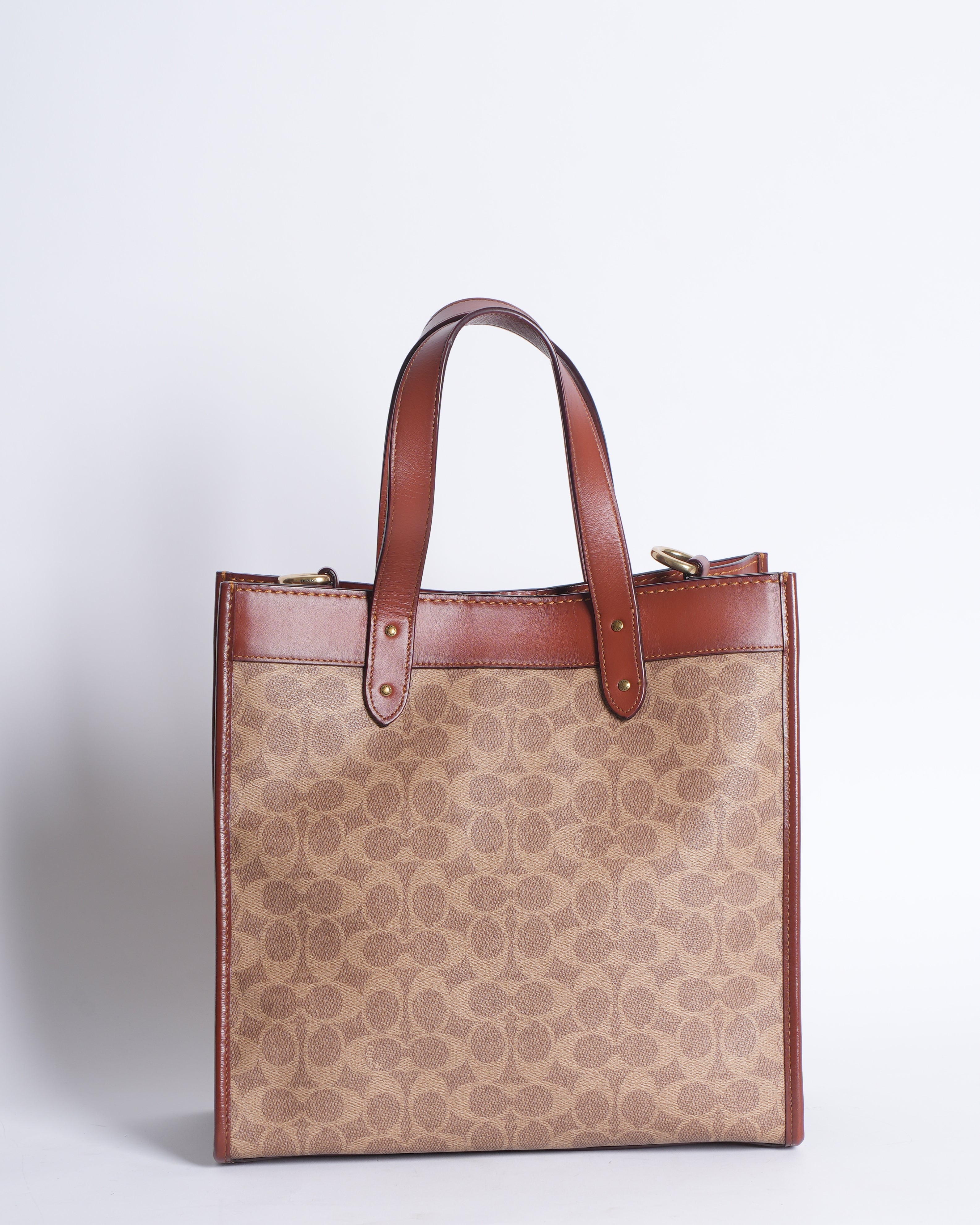 Coach Field Tote in Signature canvas with Horse and Carriage Print