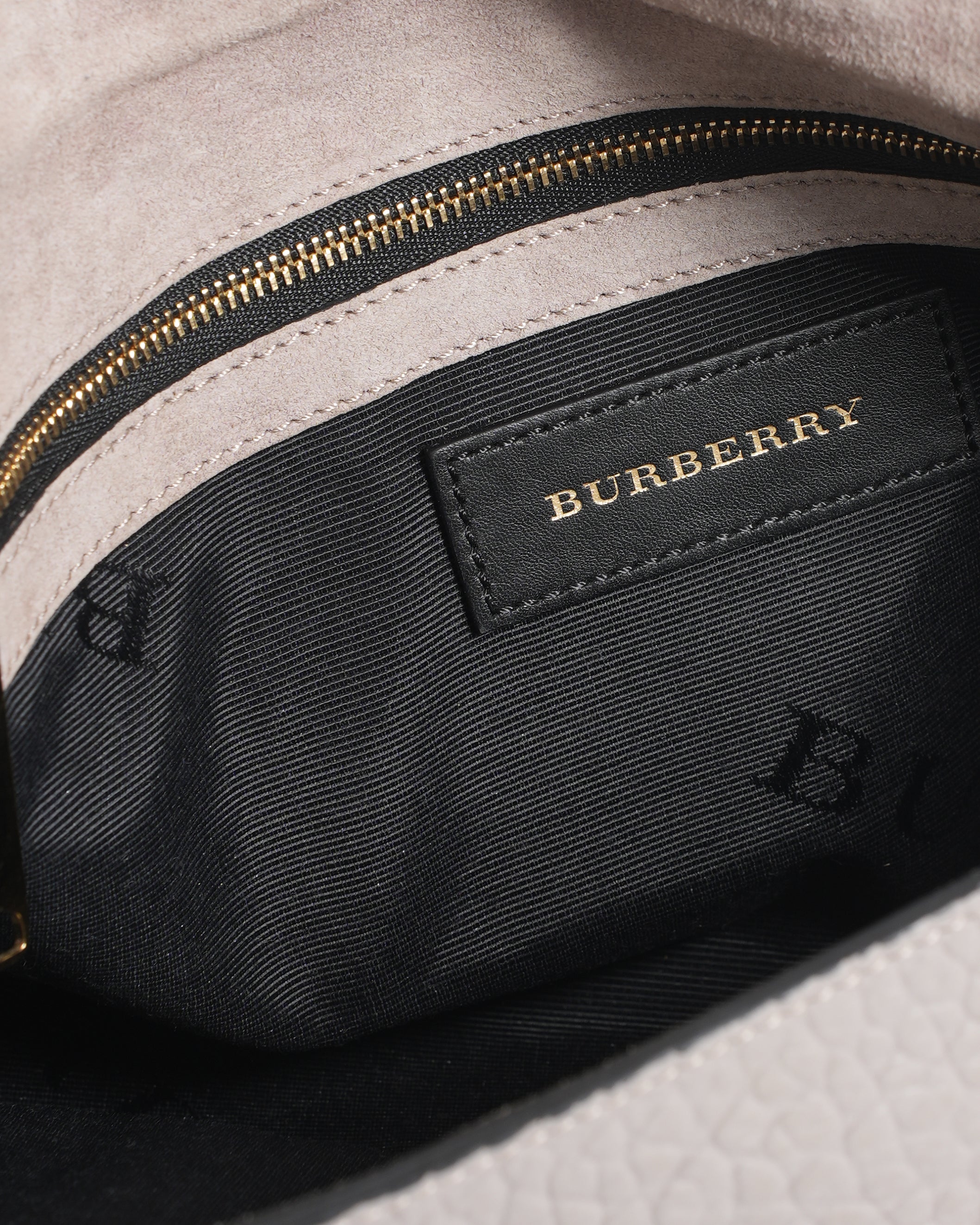 Burberry Mildenhall Signature Grain Leather Bag In Grey