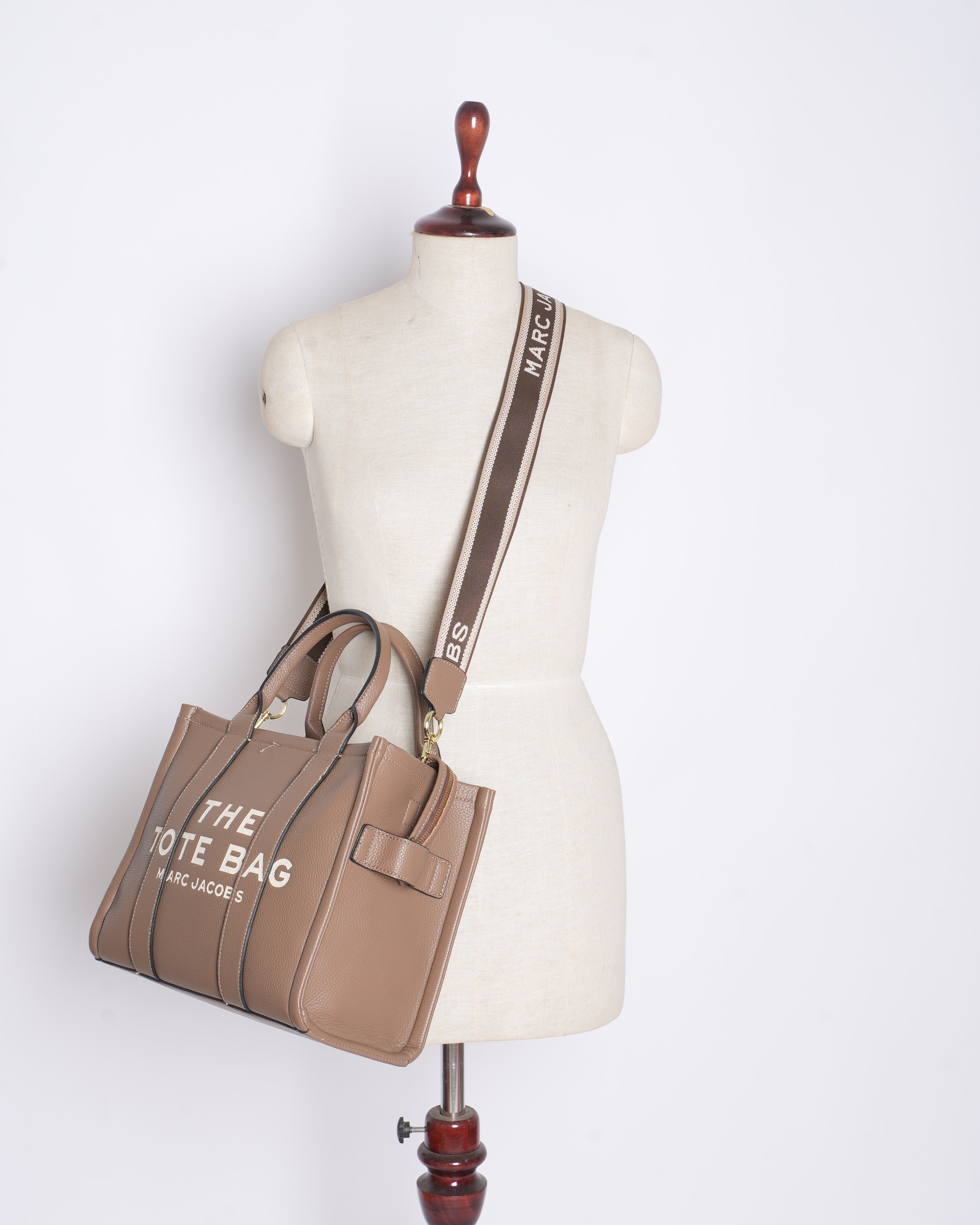 Marc jacobs medium leather tote bag