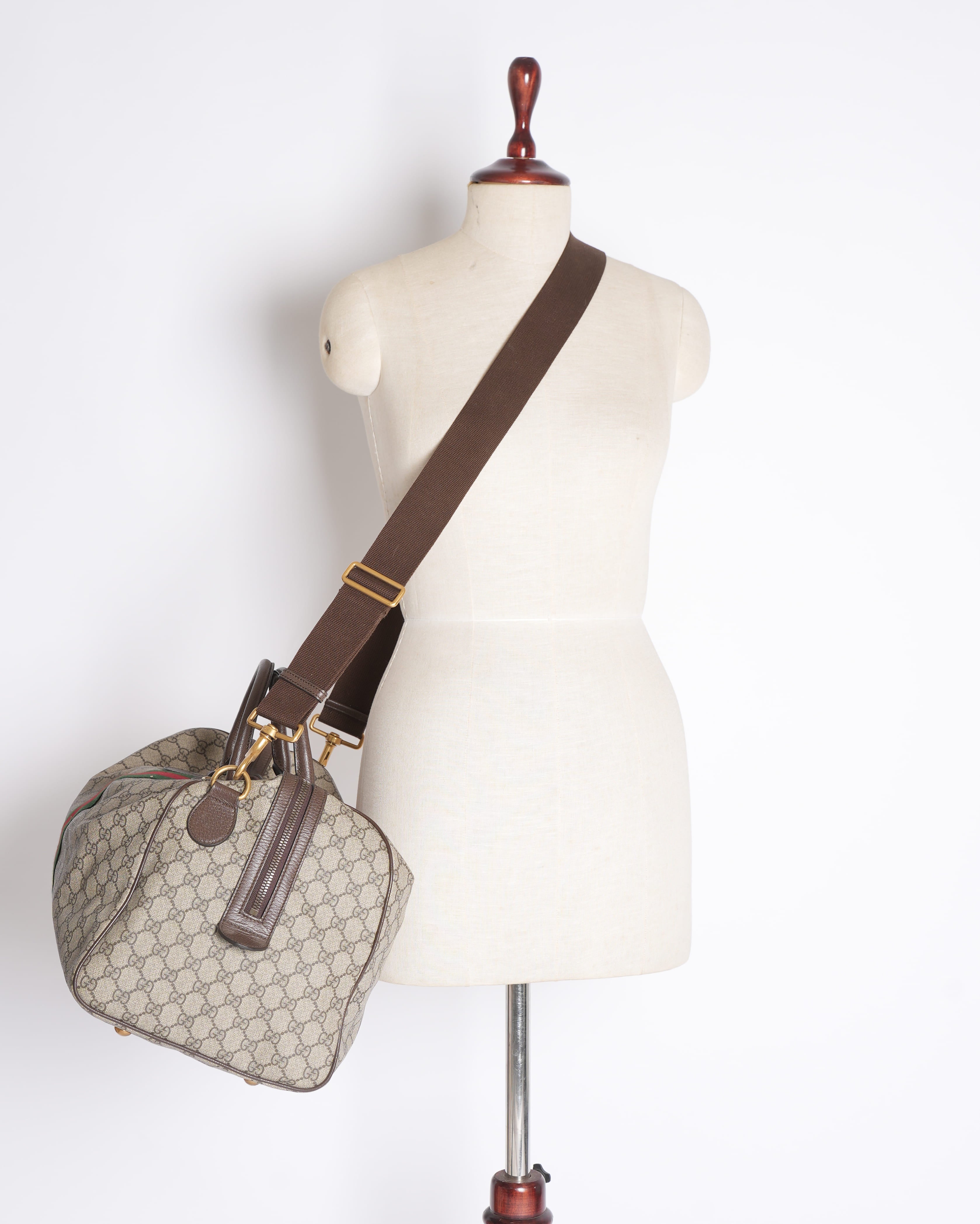 Gucci GG Supreme Medium Savoy Duffle Bag