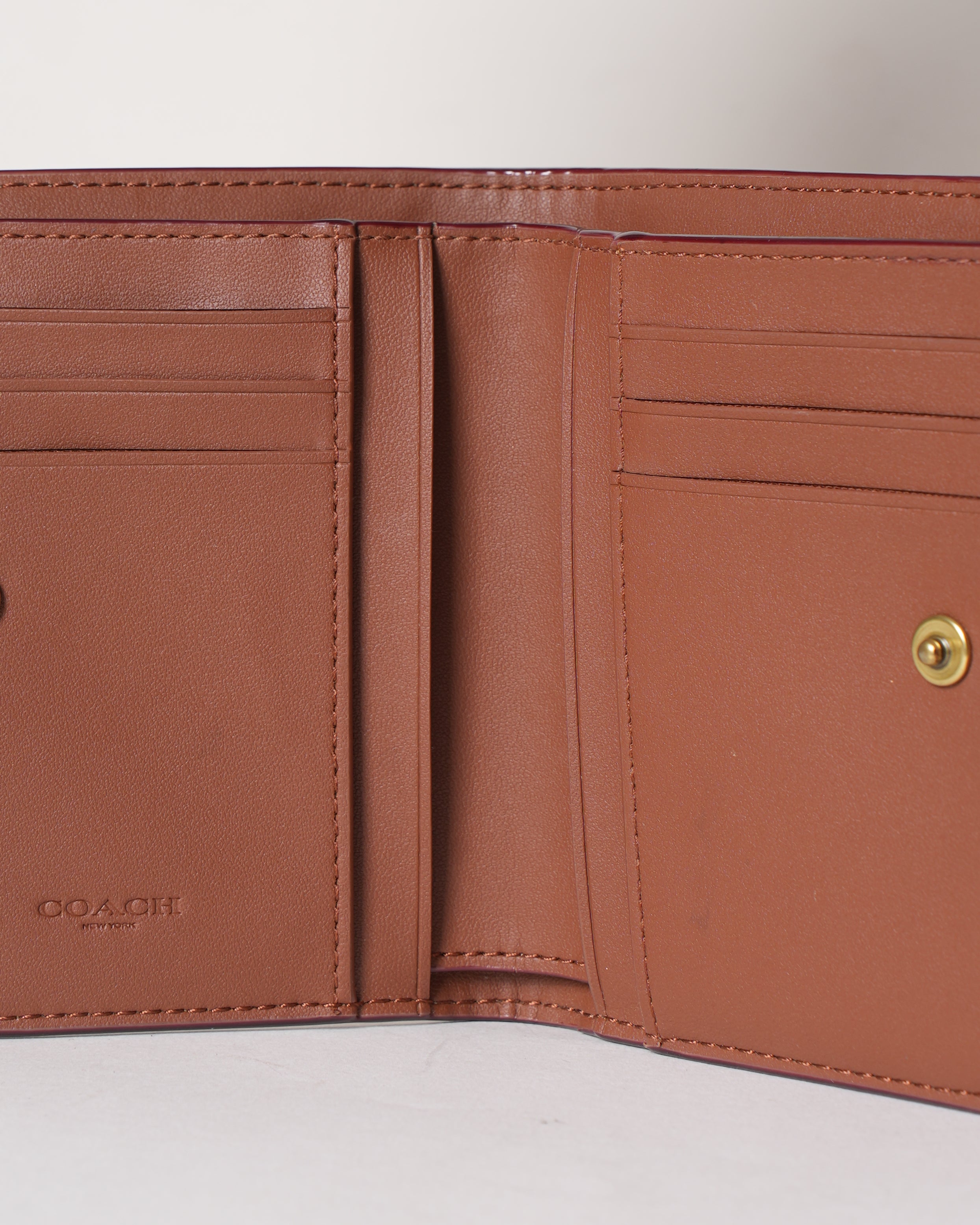 Coach Wallet In Signature Canvas