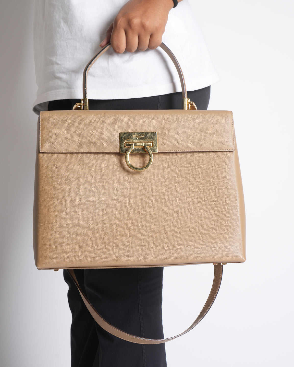 Salvatore Ferragamo nude omega logo handbag