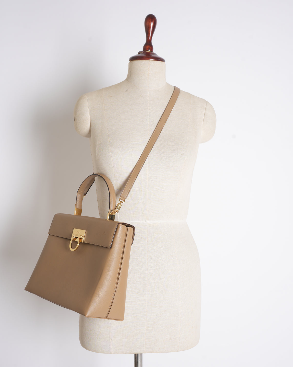 Salvatore Ferragamo nude omega logo handbag