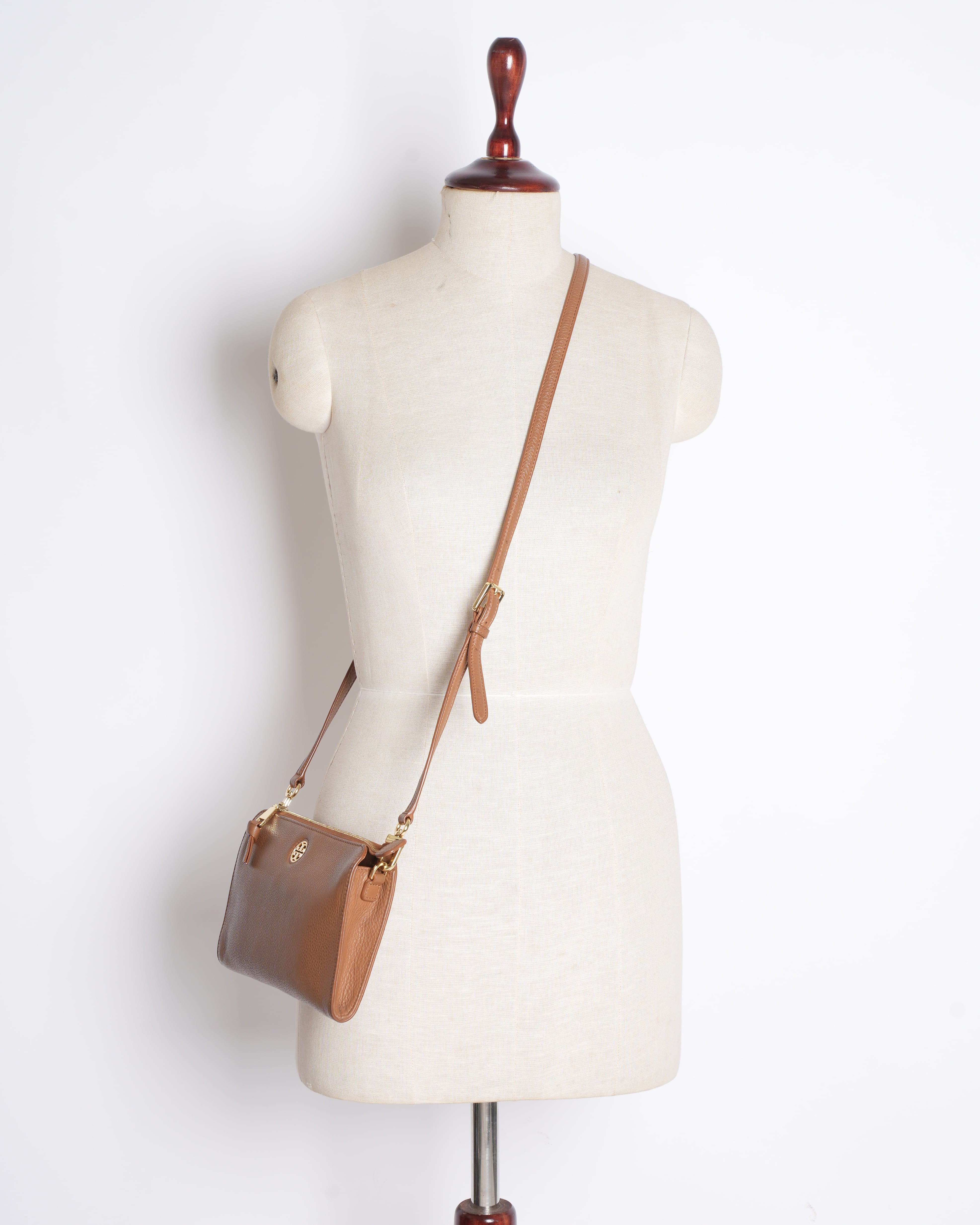 Tory Burch Pebbled Leather Robinson Crossbody In Tan