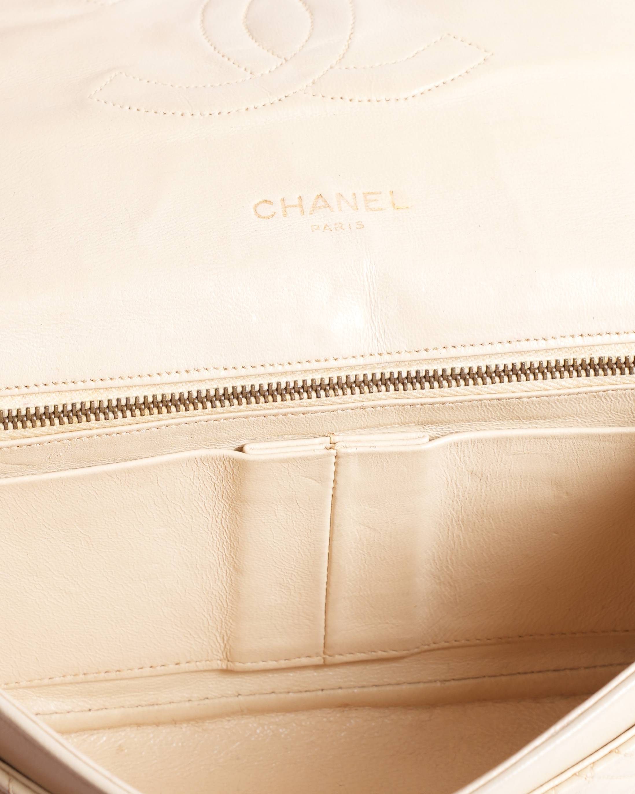 Chanel classic 22 cc logo chain shoulder bag