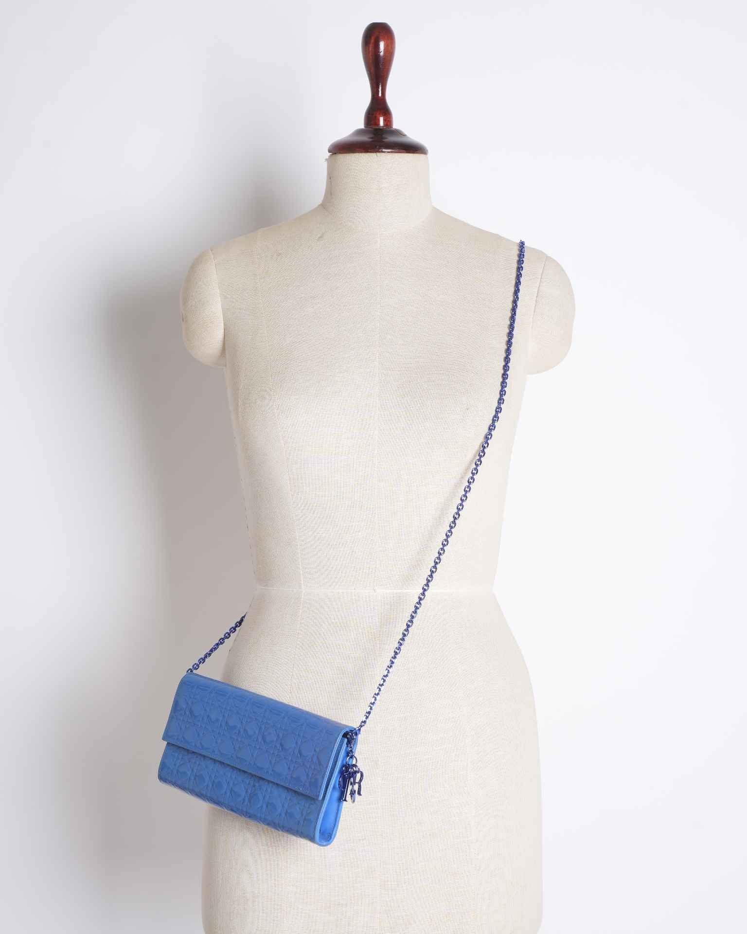 New Dior pouch with chain in patent leather