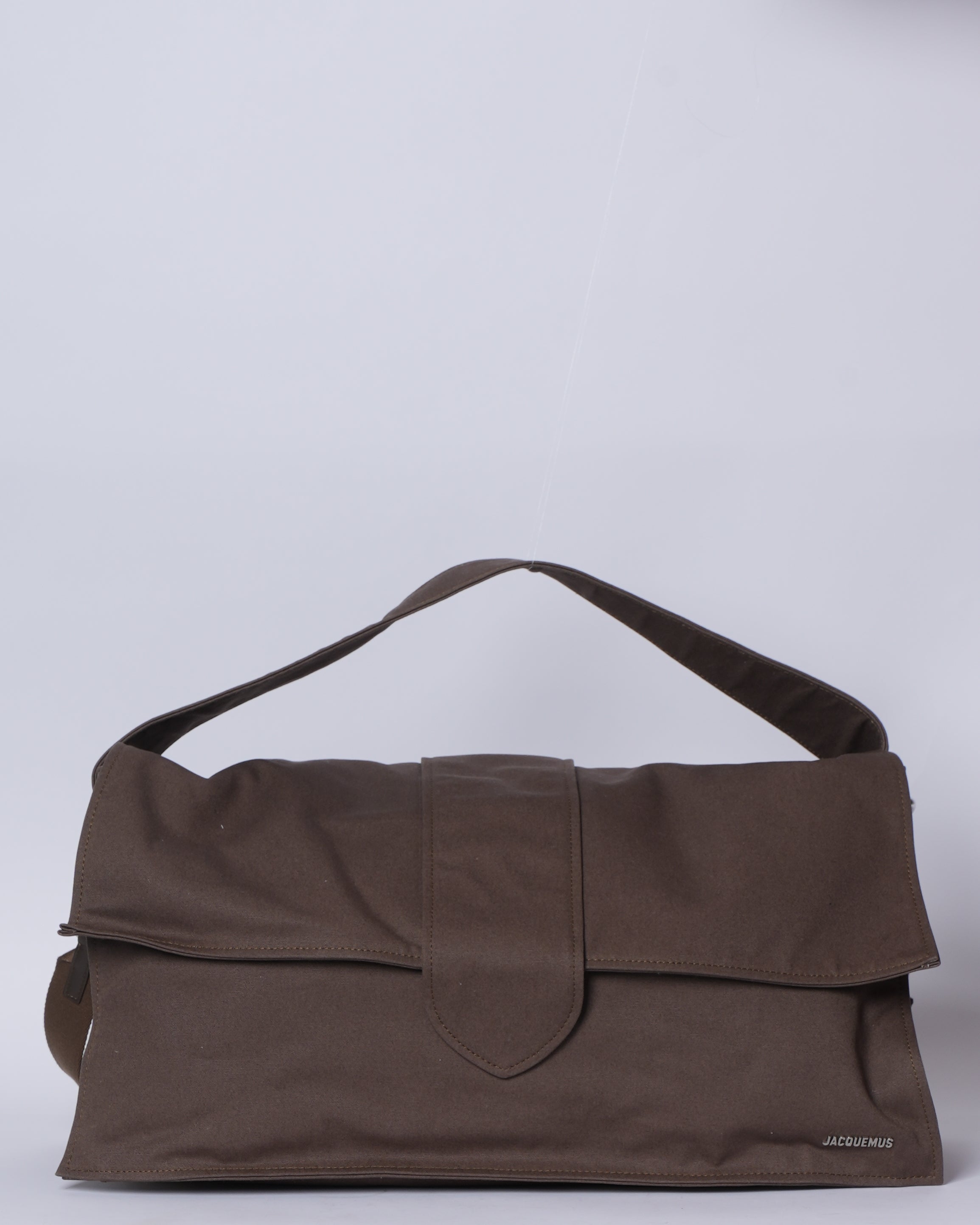 Jacquemus Le Bambino De Voyage Holdall Bag In Taupe