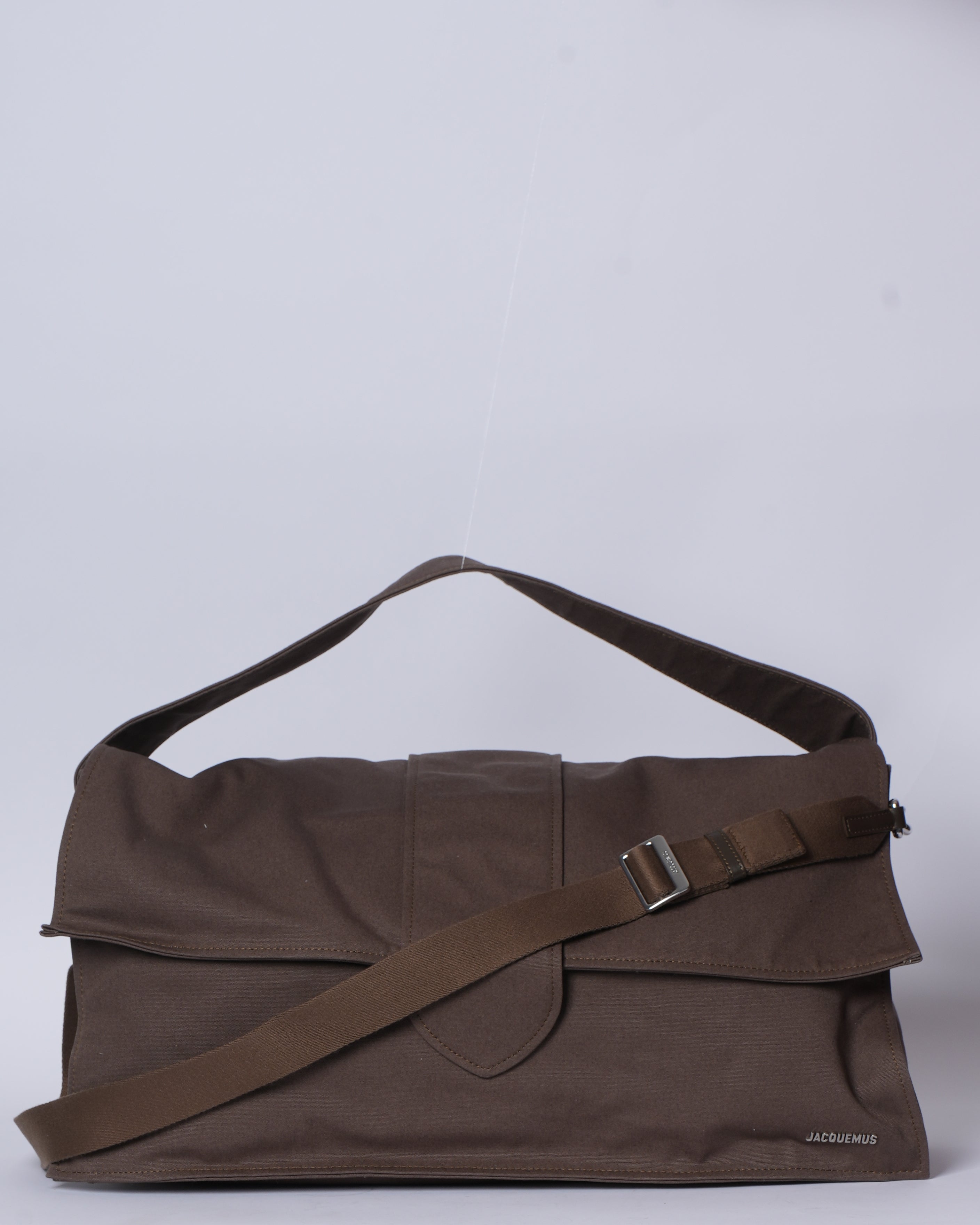 Jacquemus Le Bambino De Voyage Holdall Bag In Taupe