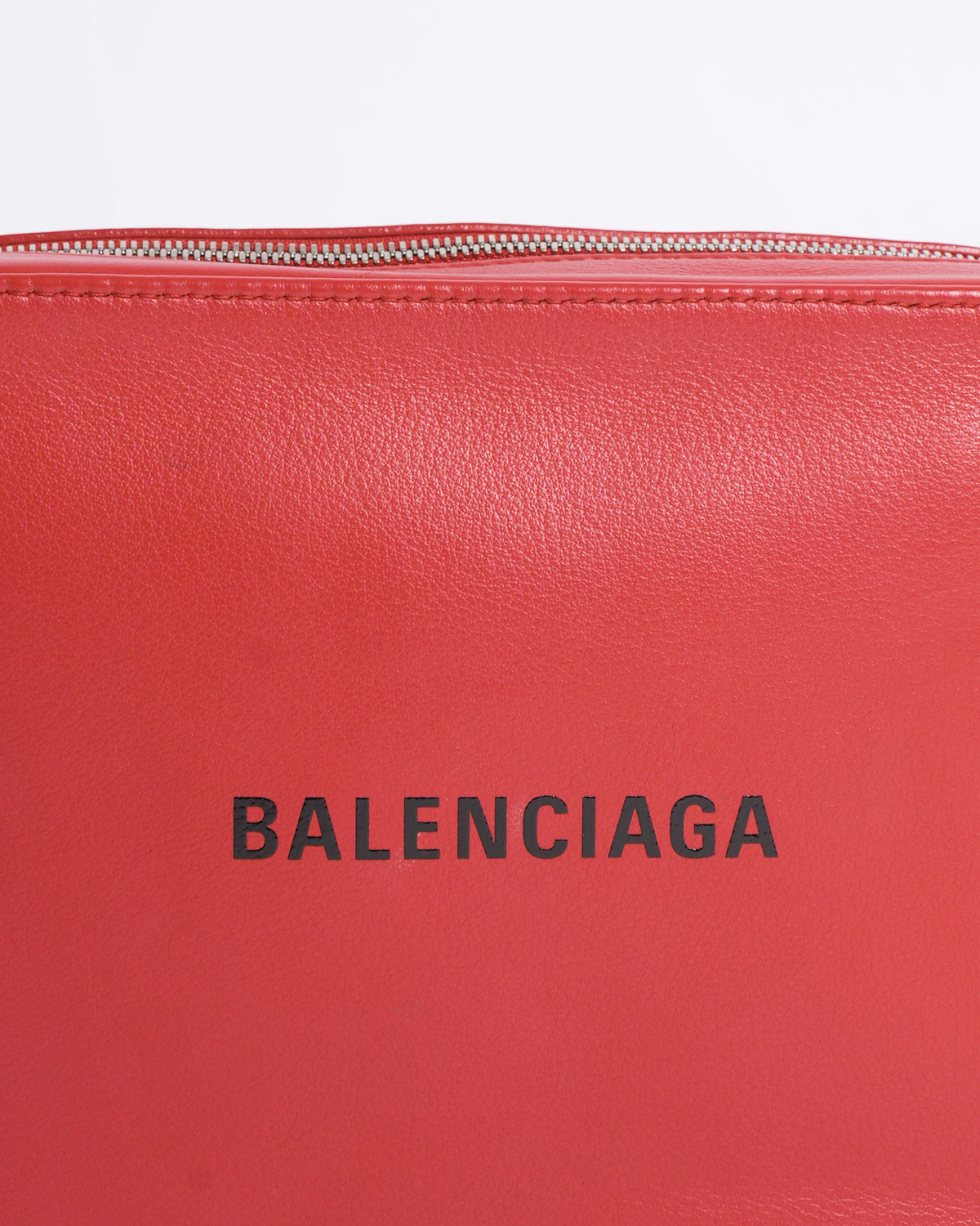 Balenciaga Everyday Camera Bag In Red