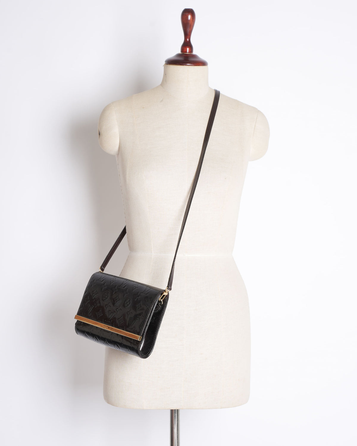 Louis Vuitton Ana Clutch Vernis Amarante Shoulder Bag