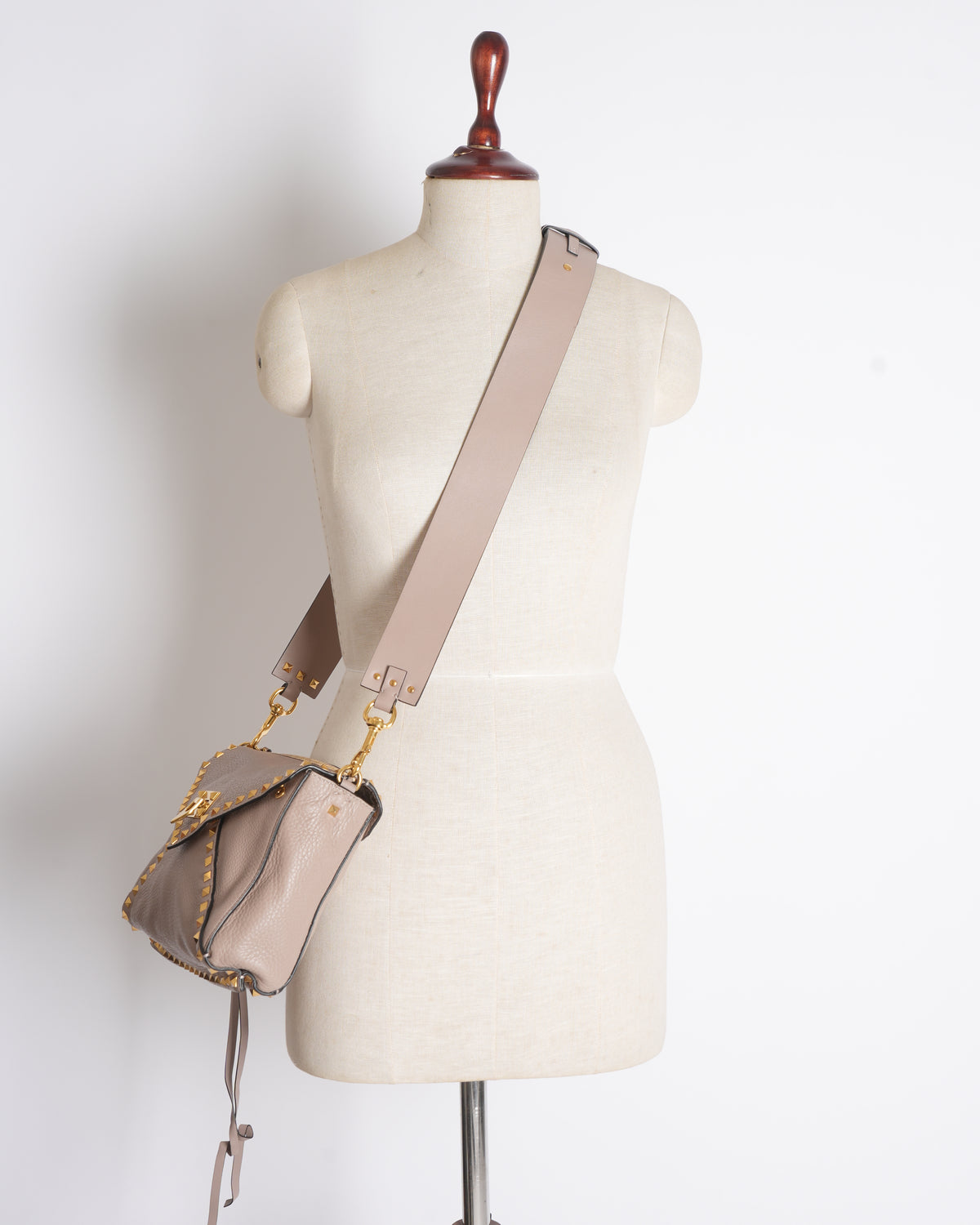 Valentino rockstud hype grainy leather shoulder bag