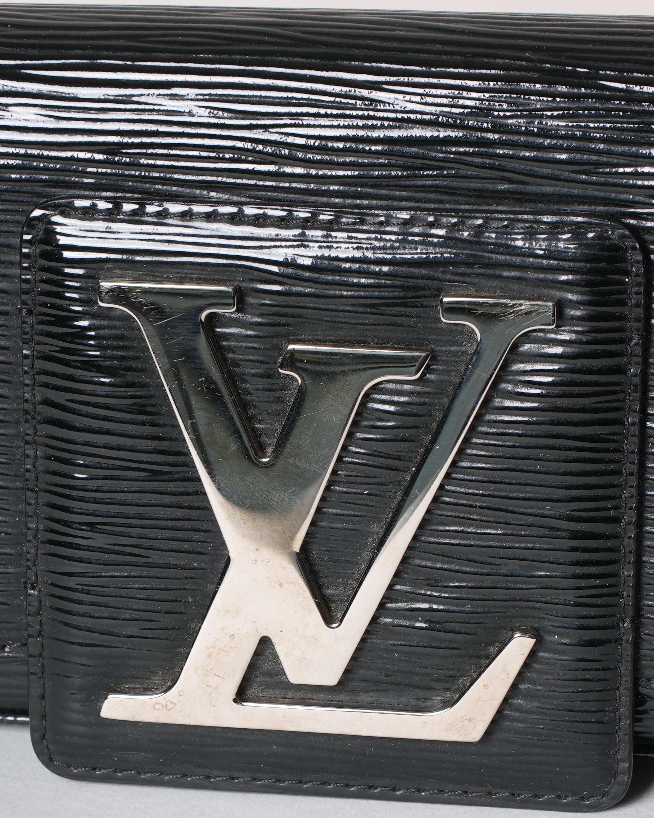 Louis Vuitton Rouge Vernis Solo Clutch