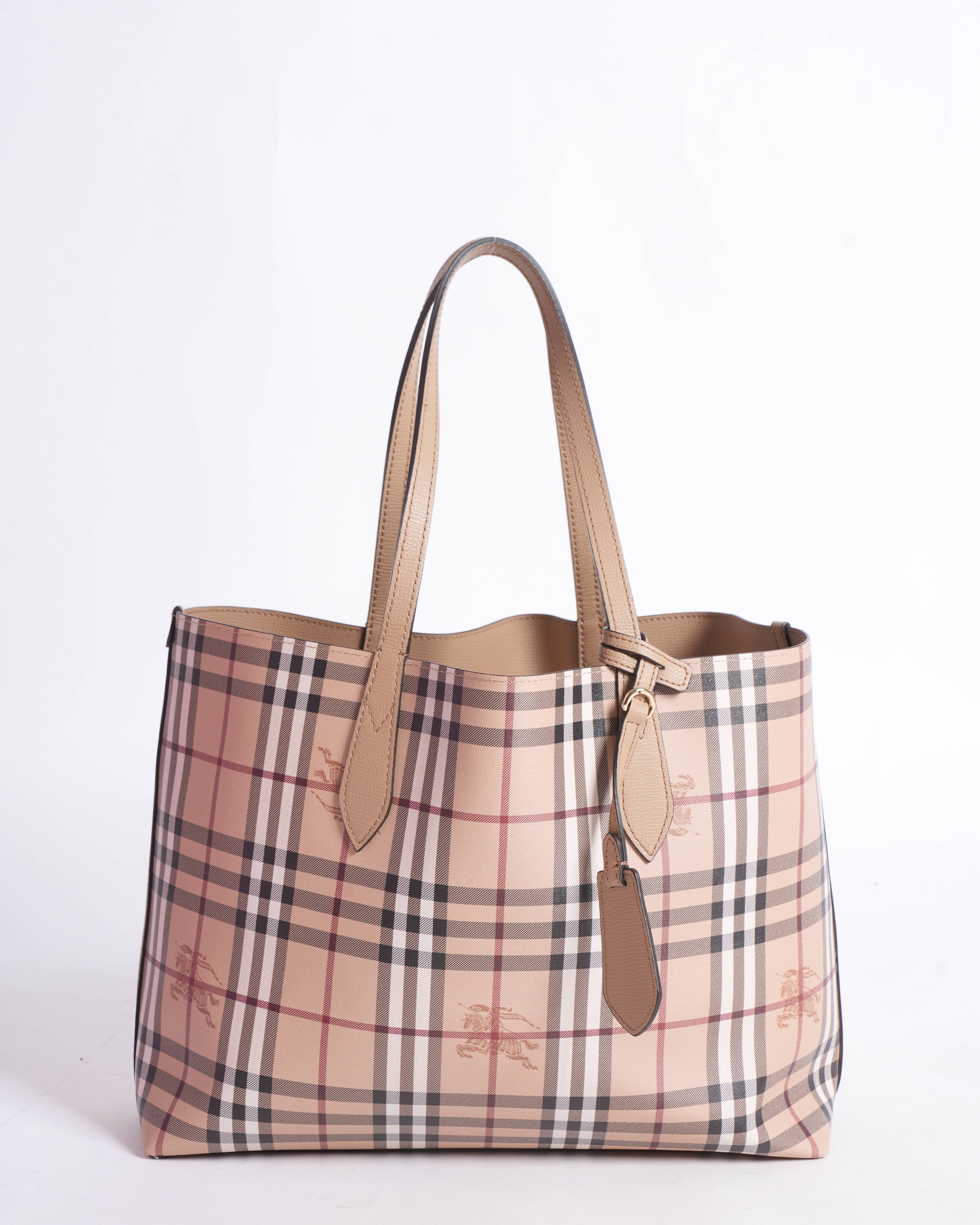 New Burberry 
Medium Tote Heymarket Reversible House Check Mid Camel Leather