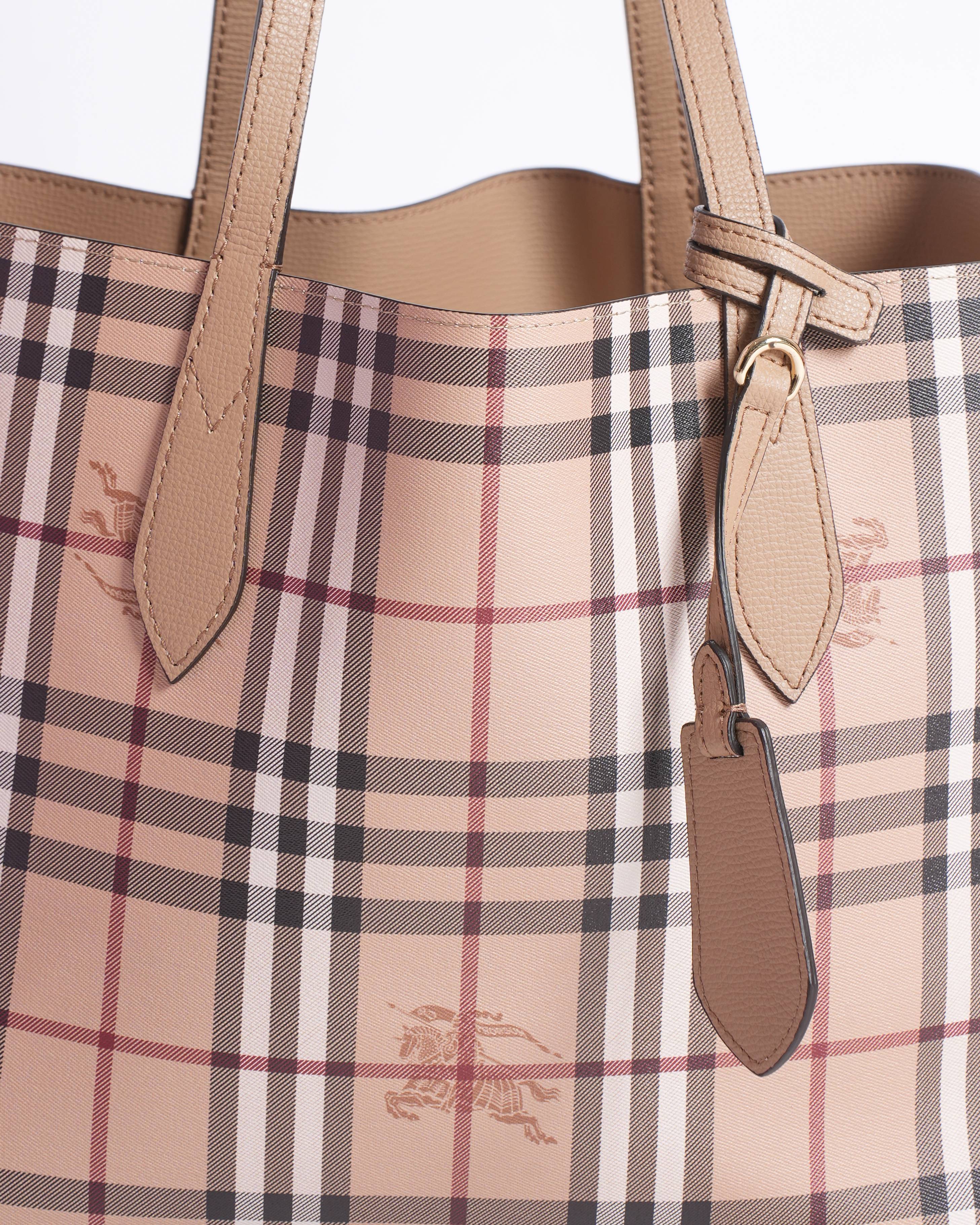 New Burberry 
Medium Tote Heymarket Reversible House Check Mid Camel Leather