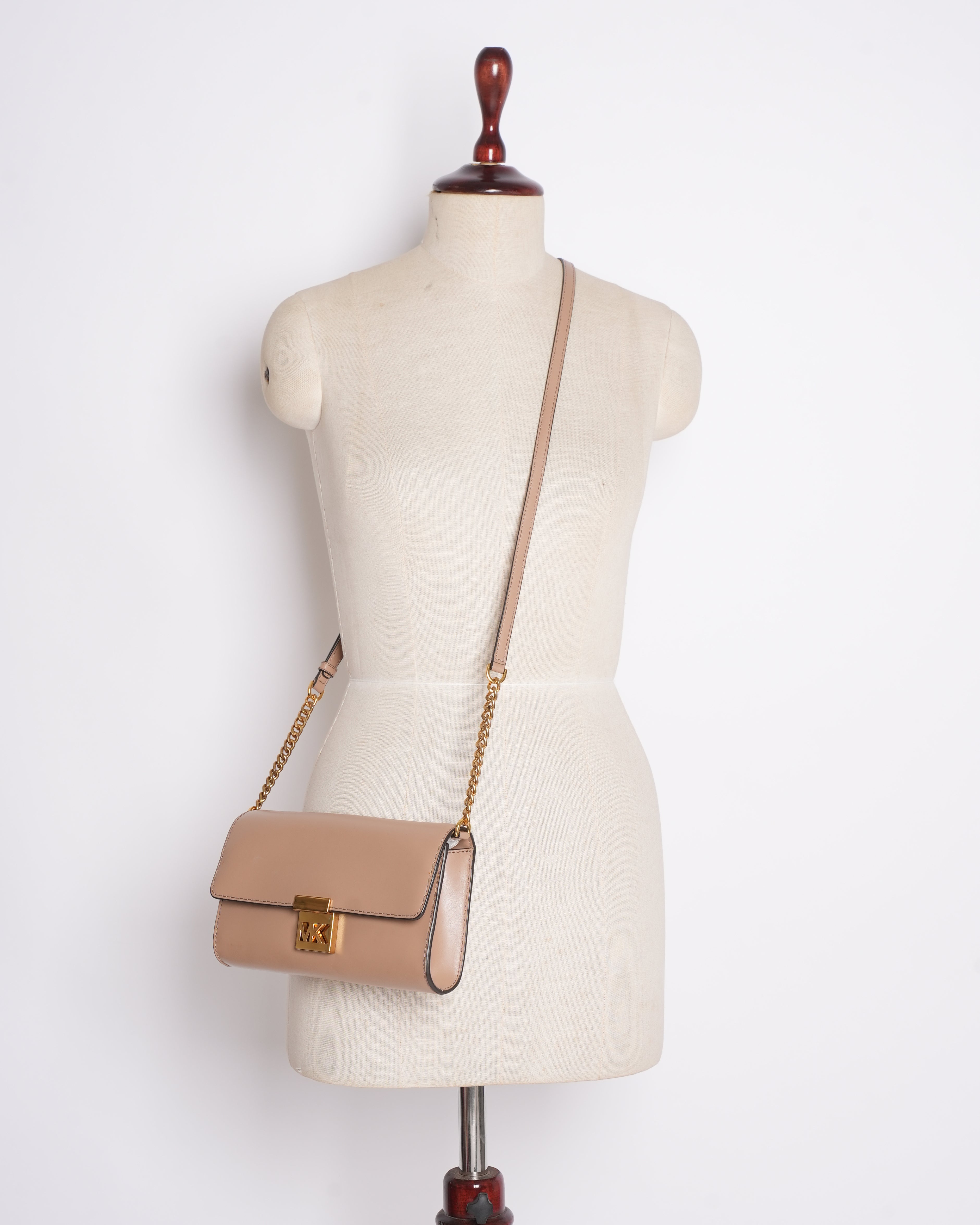 New Michael Kors Wallet On Chain In Beige