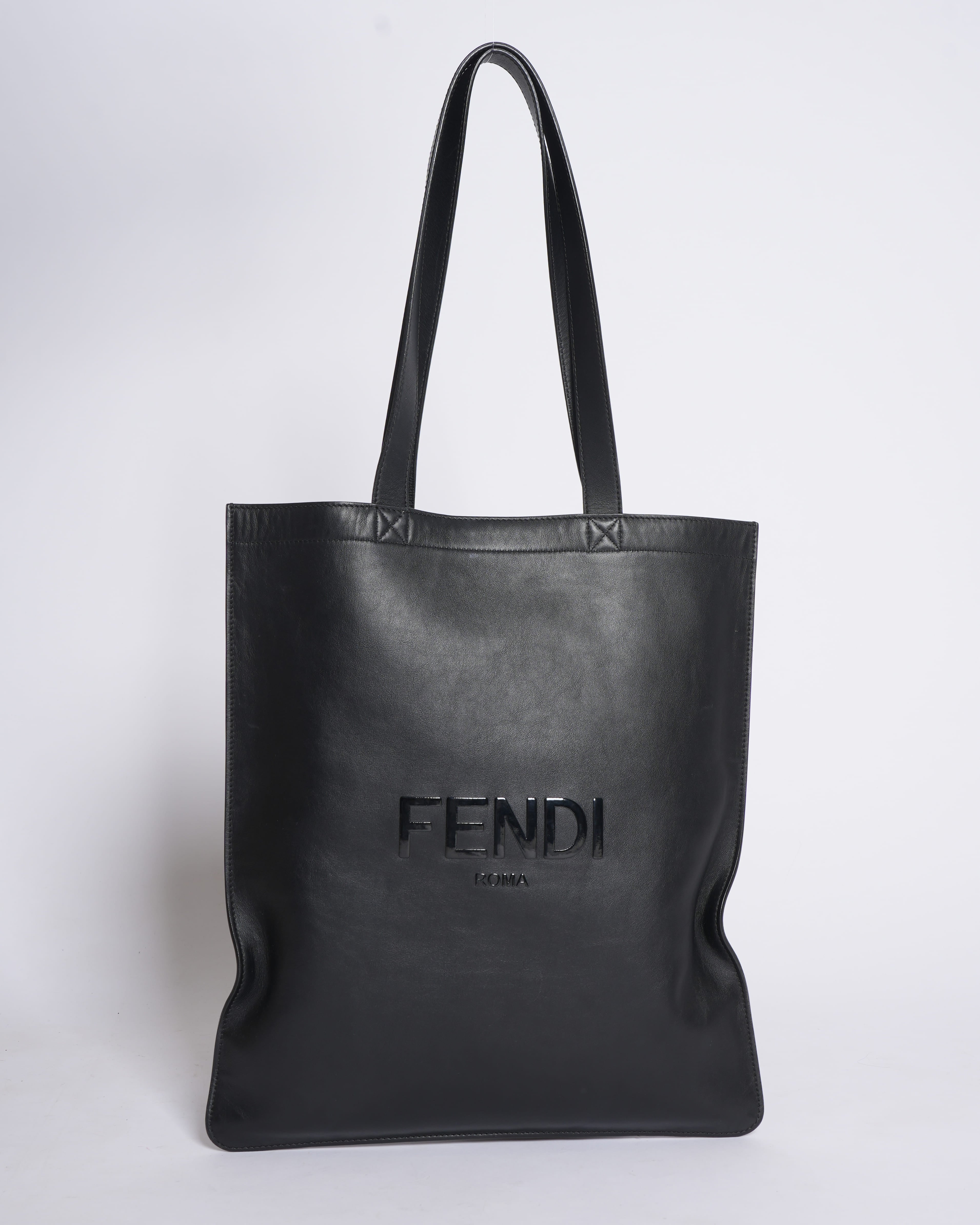 Fendi logo debossed shopper tote bag in black
