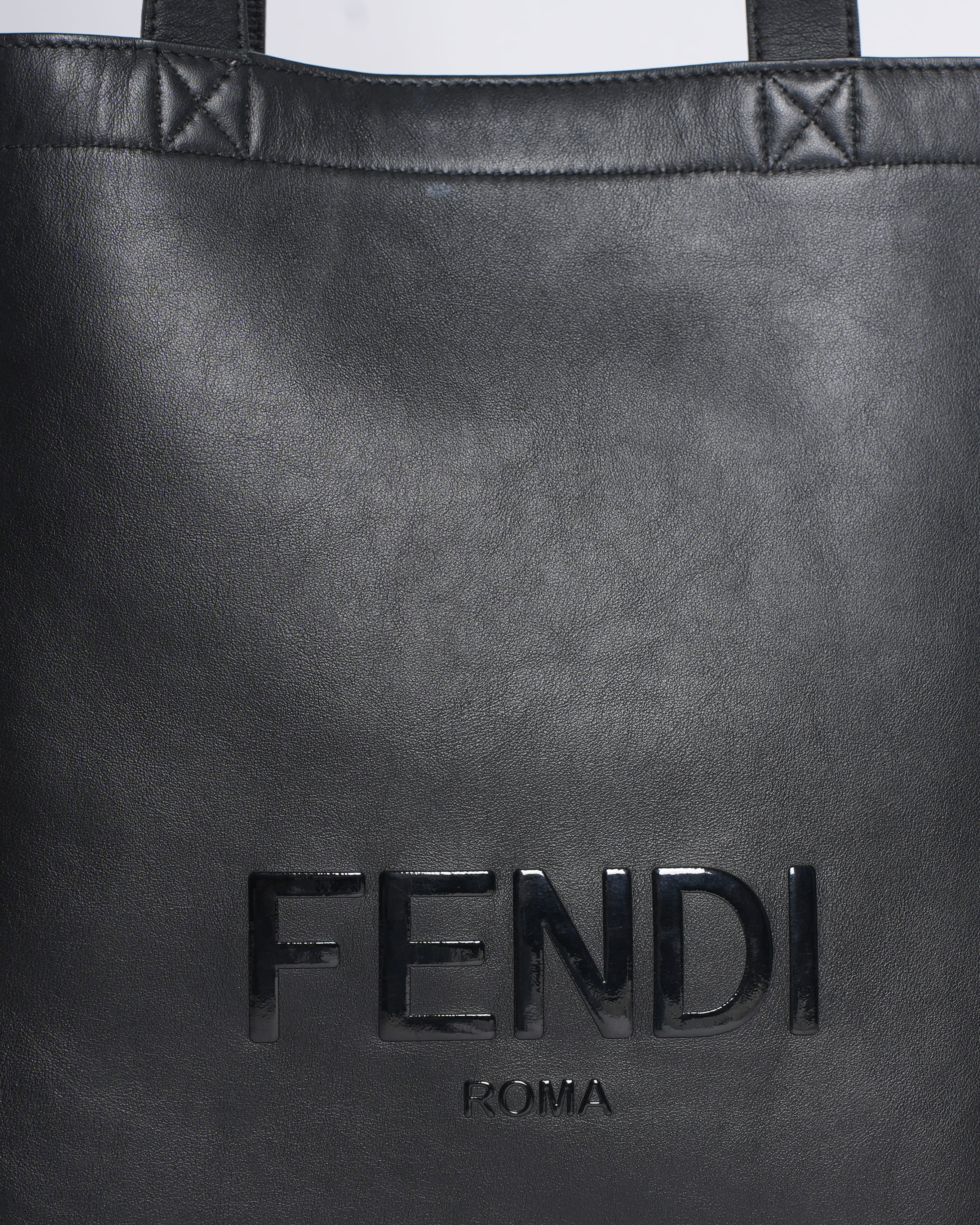 Fendi logo debossed shopper tote bag in black