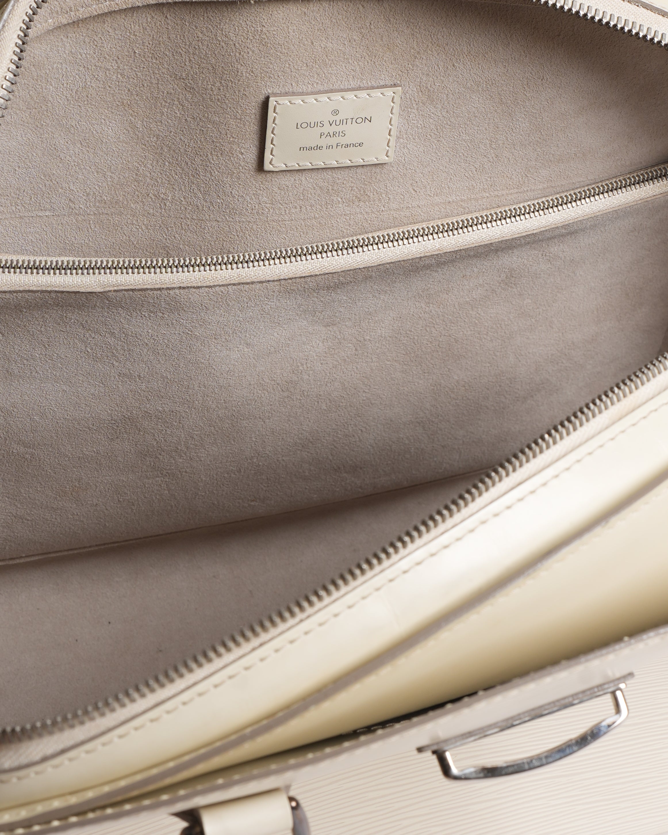 Louis Vuitton
Ivory Epi Leather Pont Neuf GM Bag