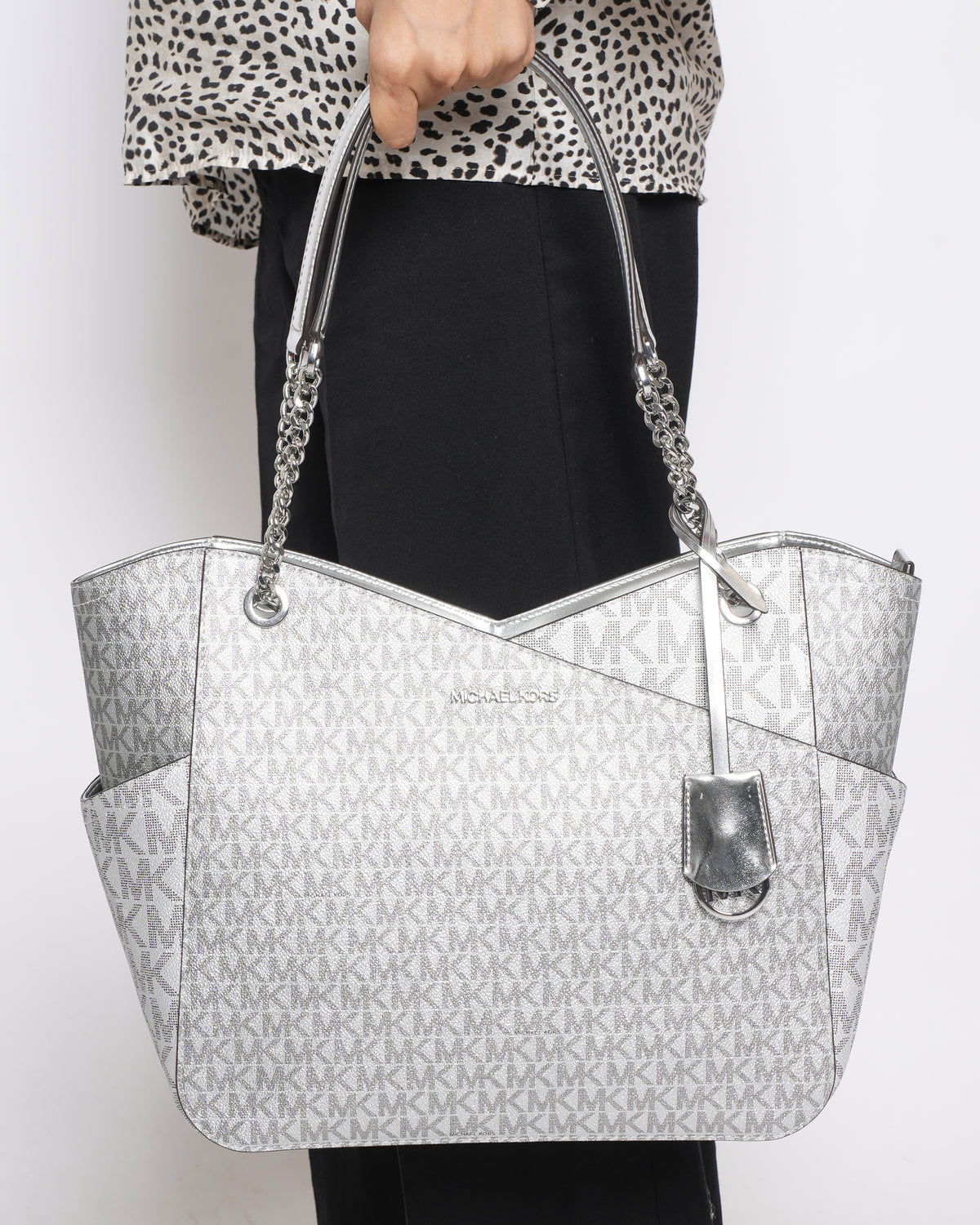 New Michael Kors Large Tote in Signature Monogram Canvas