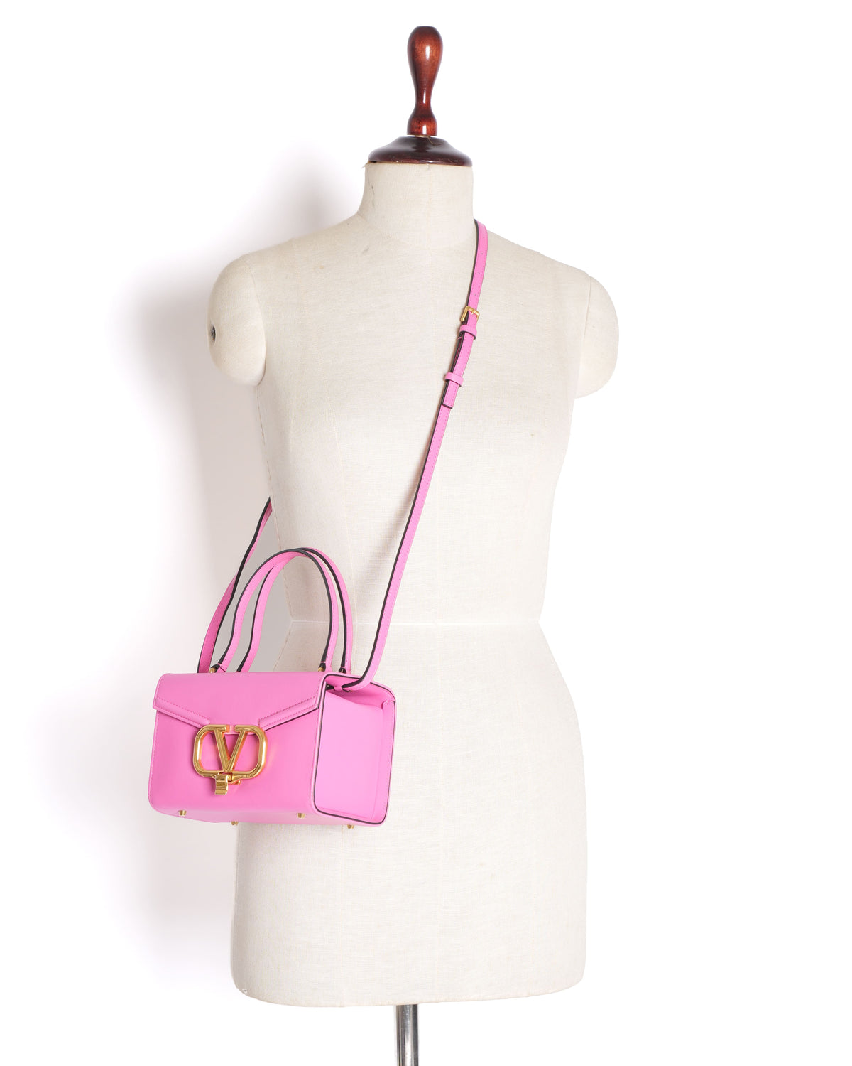 Valentino Garavani Bolso de Cuero V Logo Top Handle with Shoulder Strap in Pink