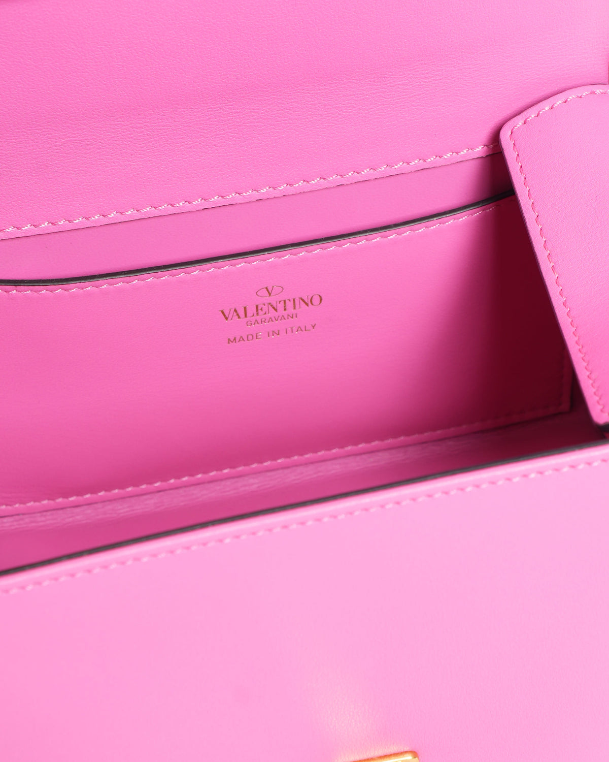 Valentino Garavani Bolso de Cuero V Logo Top Handle with Shoulder Strap in Pink