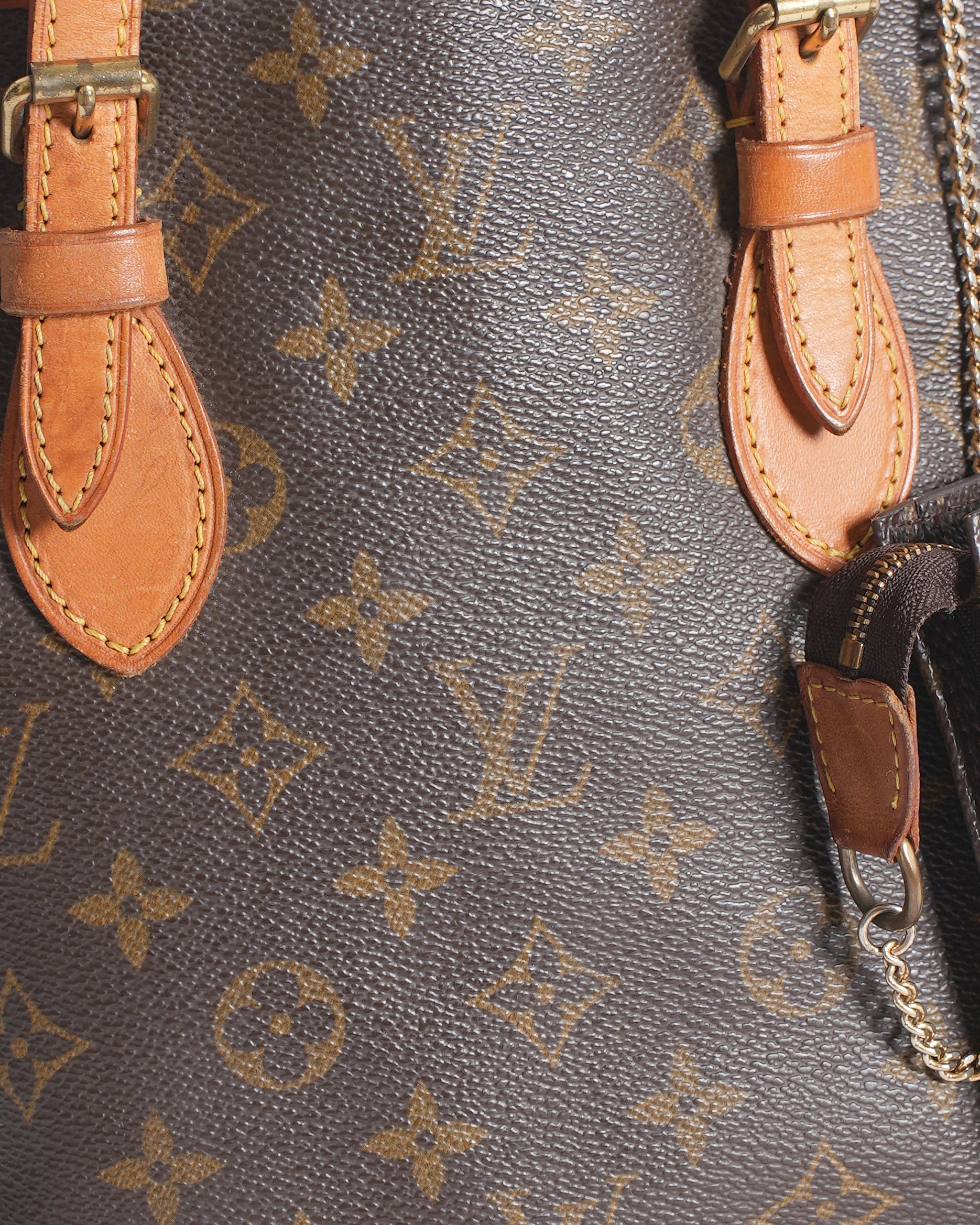 LV Bucket bag with pouch