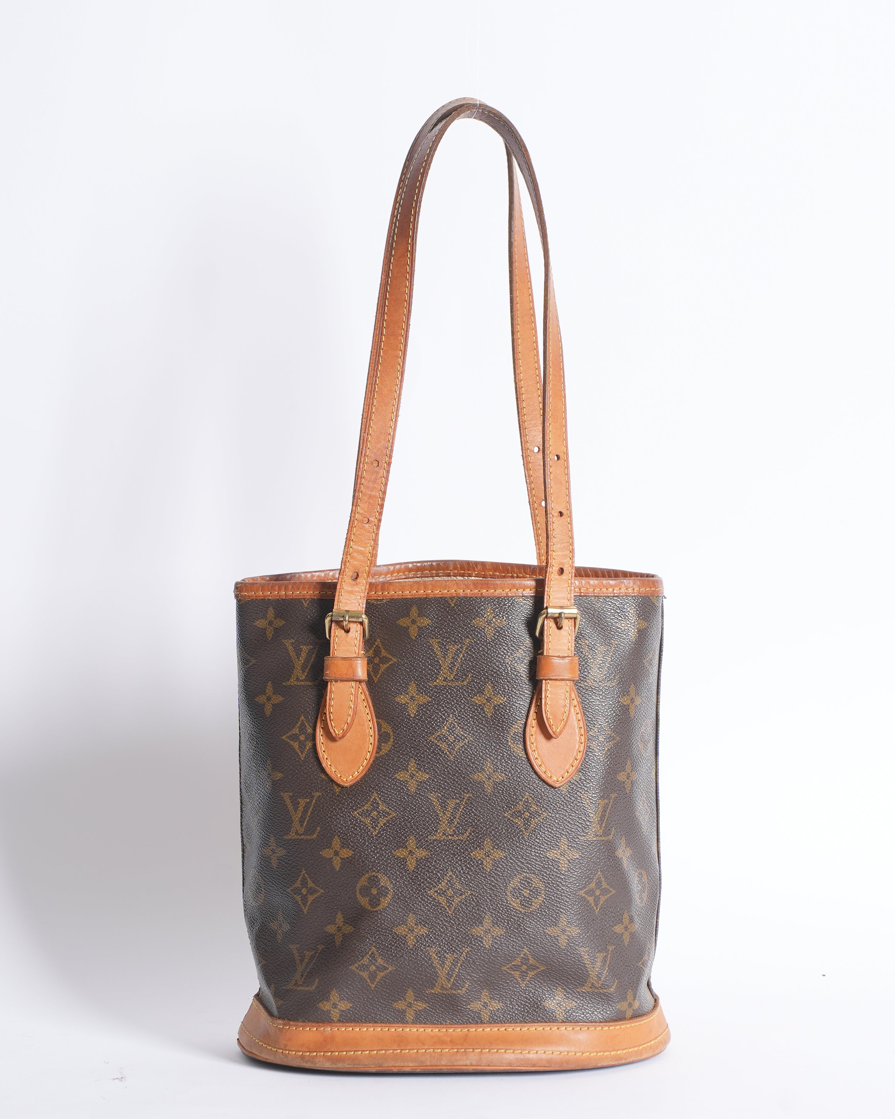 LV Bucket bag with pouch