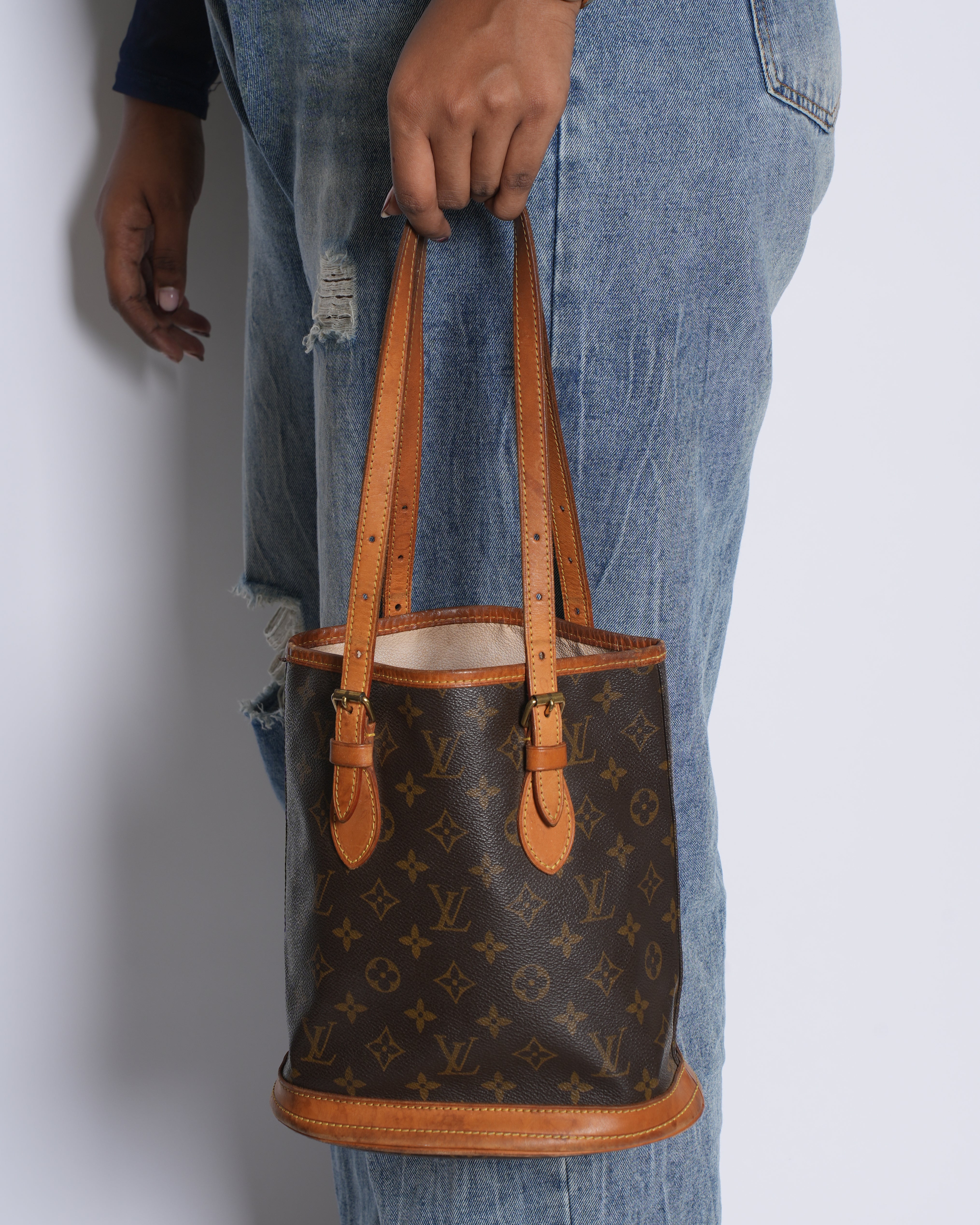 LV Bucket bag with pouch