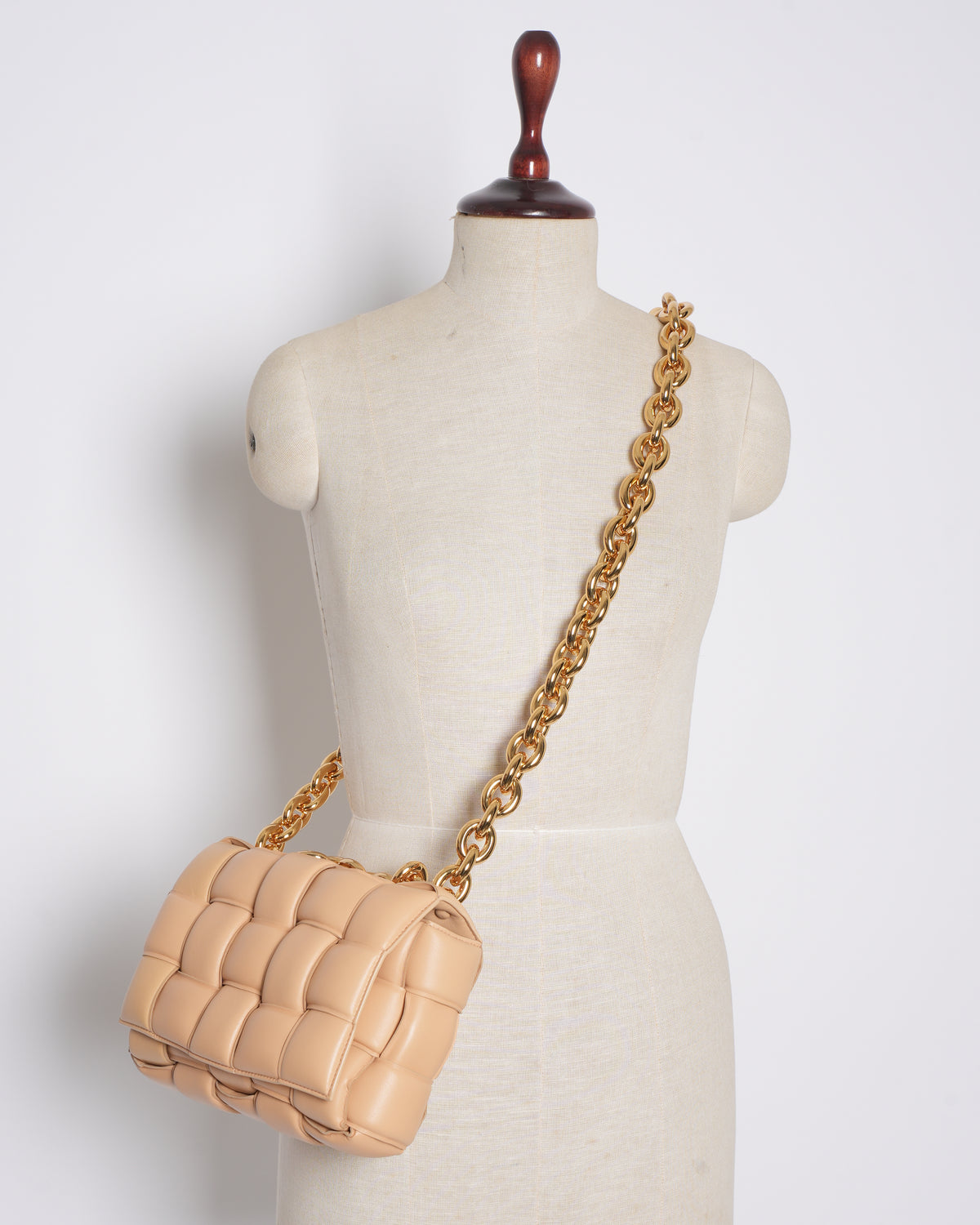 Bottega Veneta cassette in beige