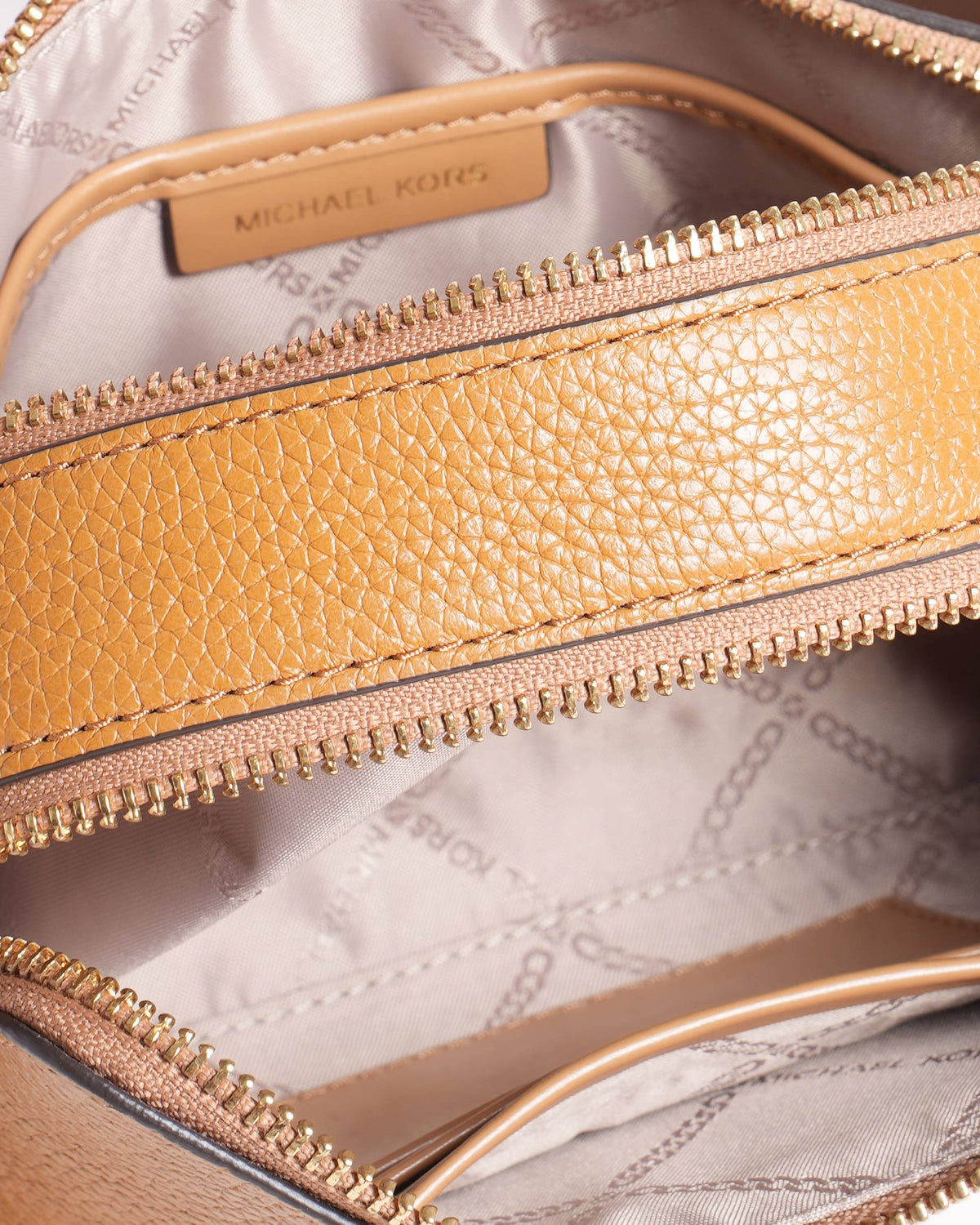 Michael Kors 
Jet Set Small Pebbled Leather Shoulder bag