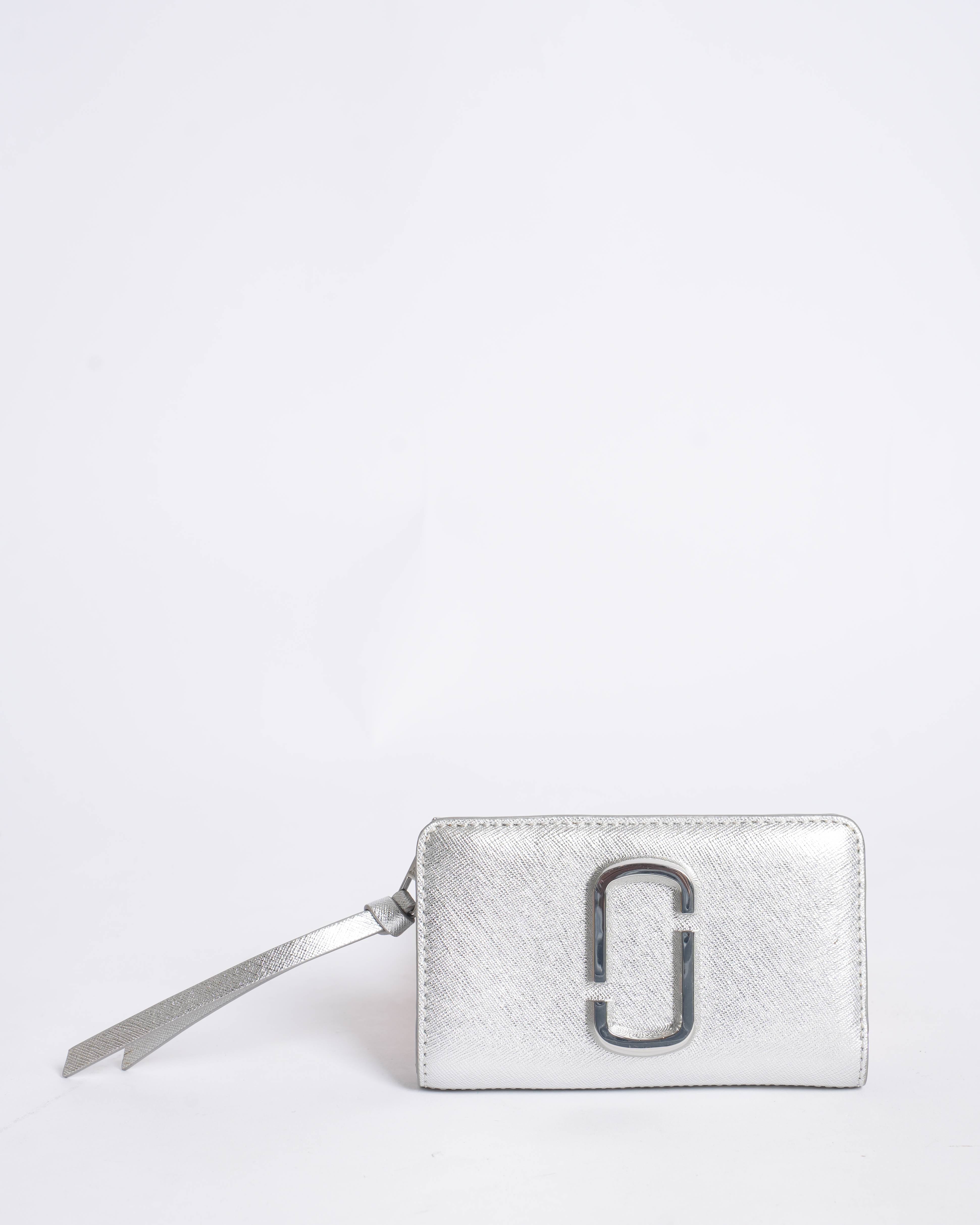 New Marc Jacobs Silver Leather Compact Wallet Wristlet