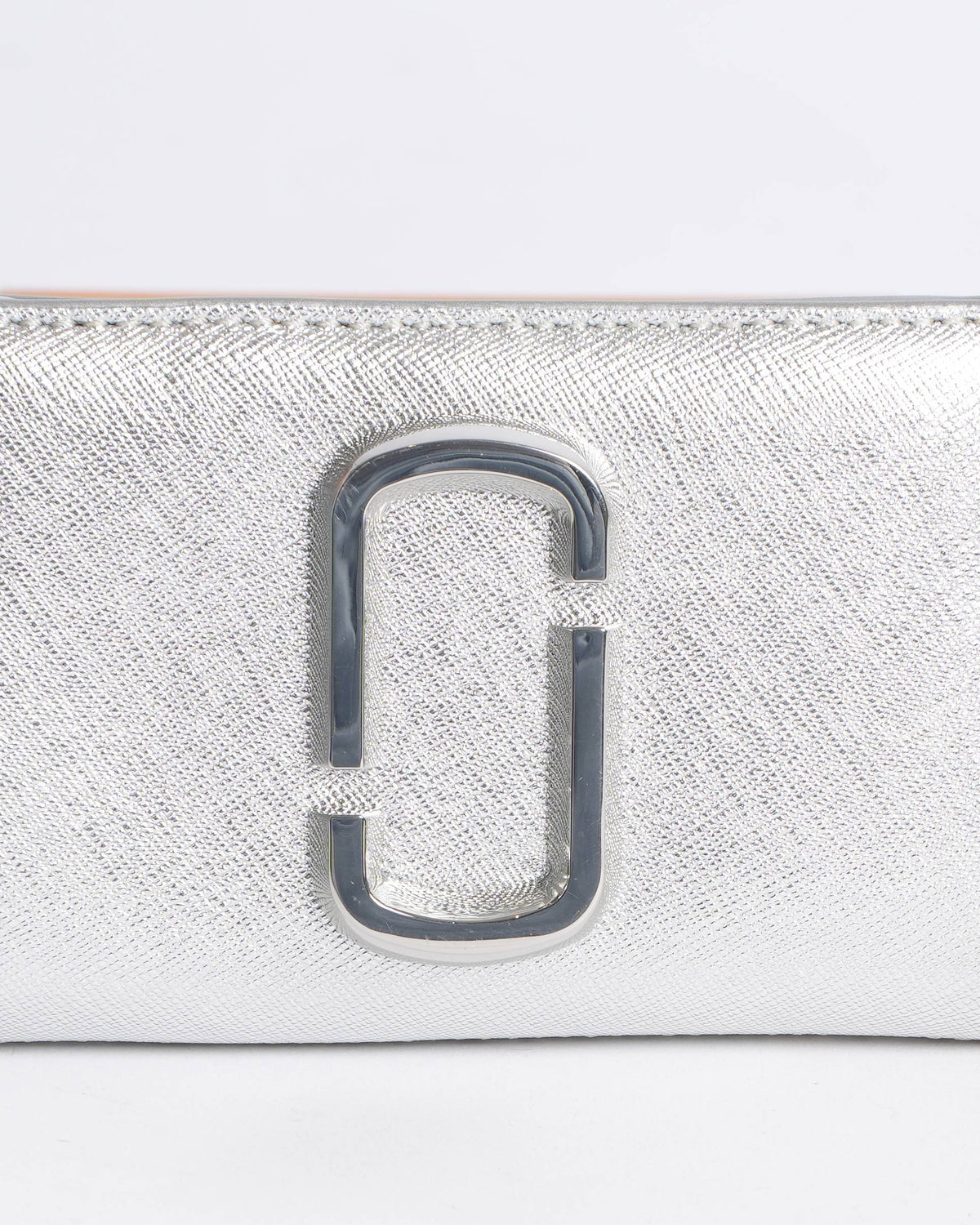New Marc Jacobs Silver Leather Compact Wallet Wristlet