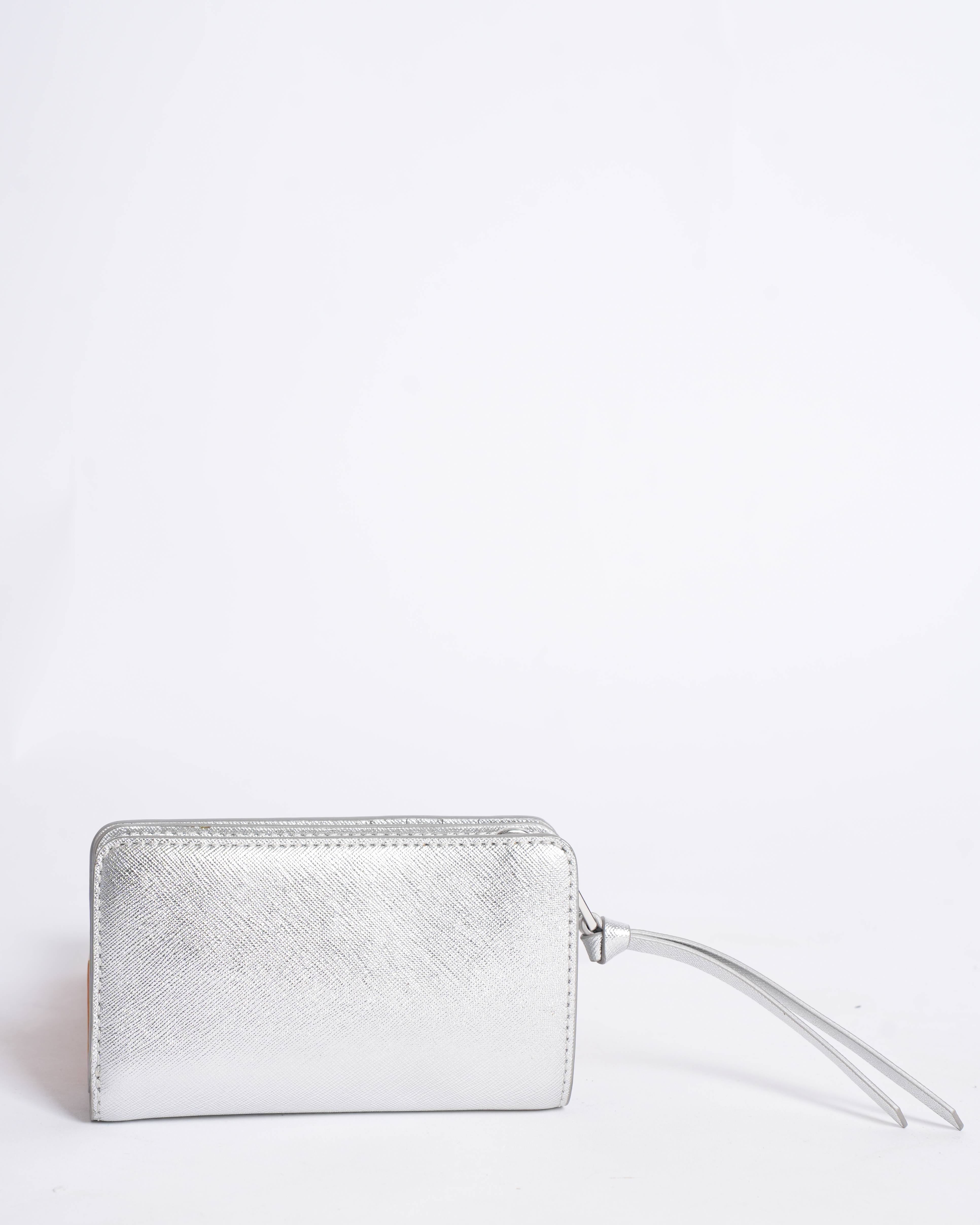 New Marc Jacobs Silver Leather Compact Wallet Wristlet