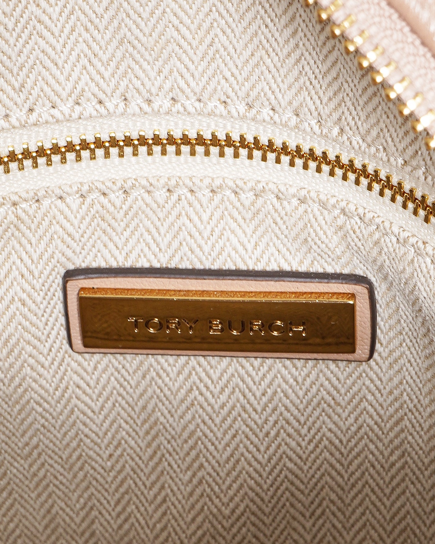 Tory burch kira chevron circle crossbody bag