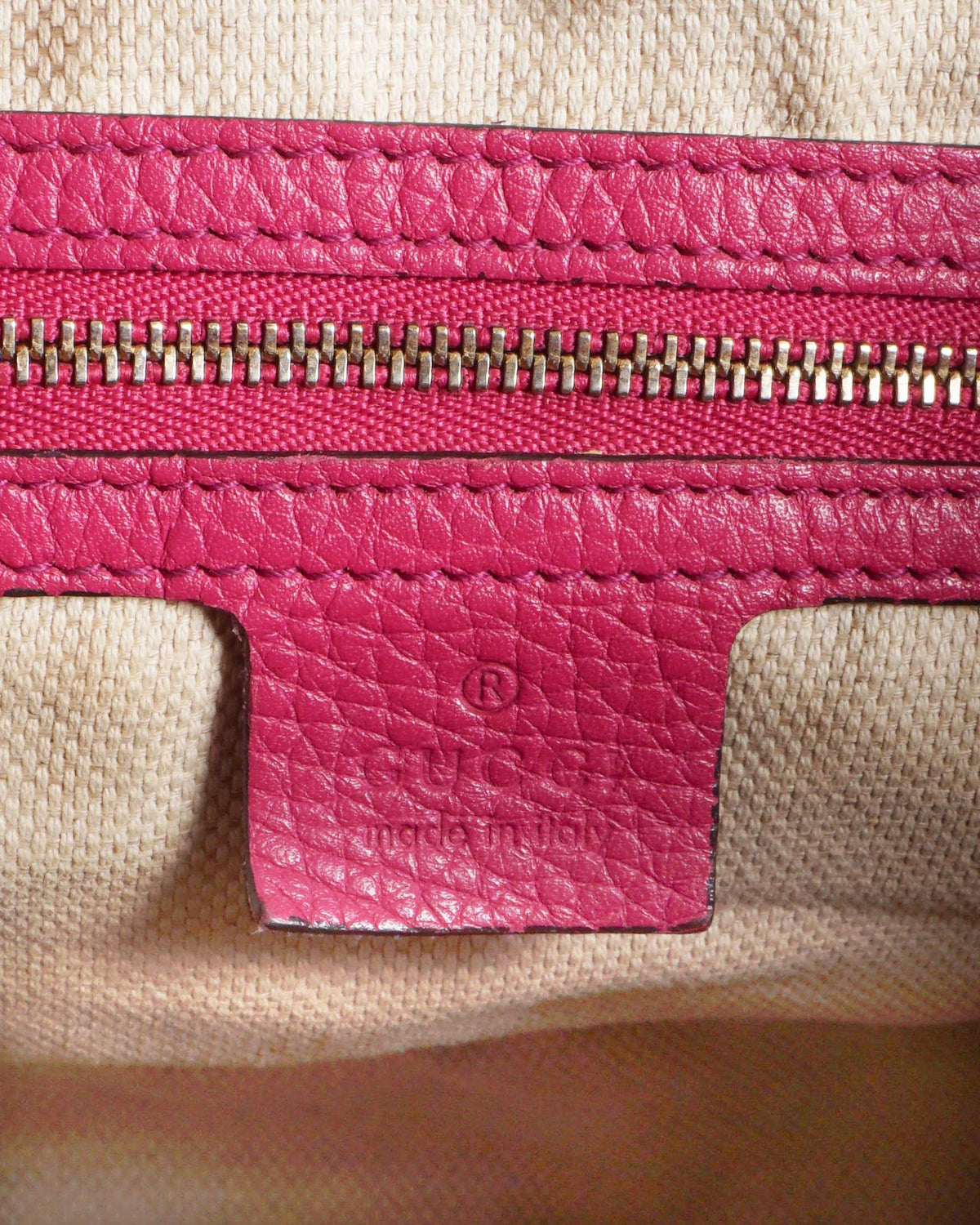 Gucci Fuchsia Pink Pebbled Leather Soho Interlocking G Chain Tote