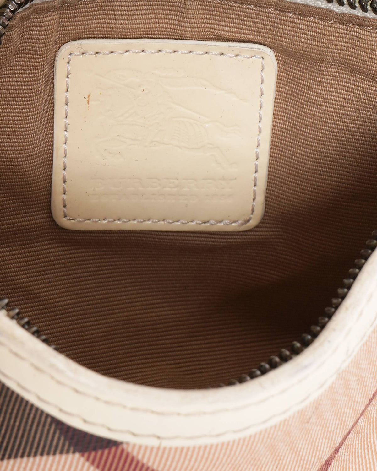 Burberry 
Bolso Clutch Burberry Nova Check Blanco With Shoulder Strap