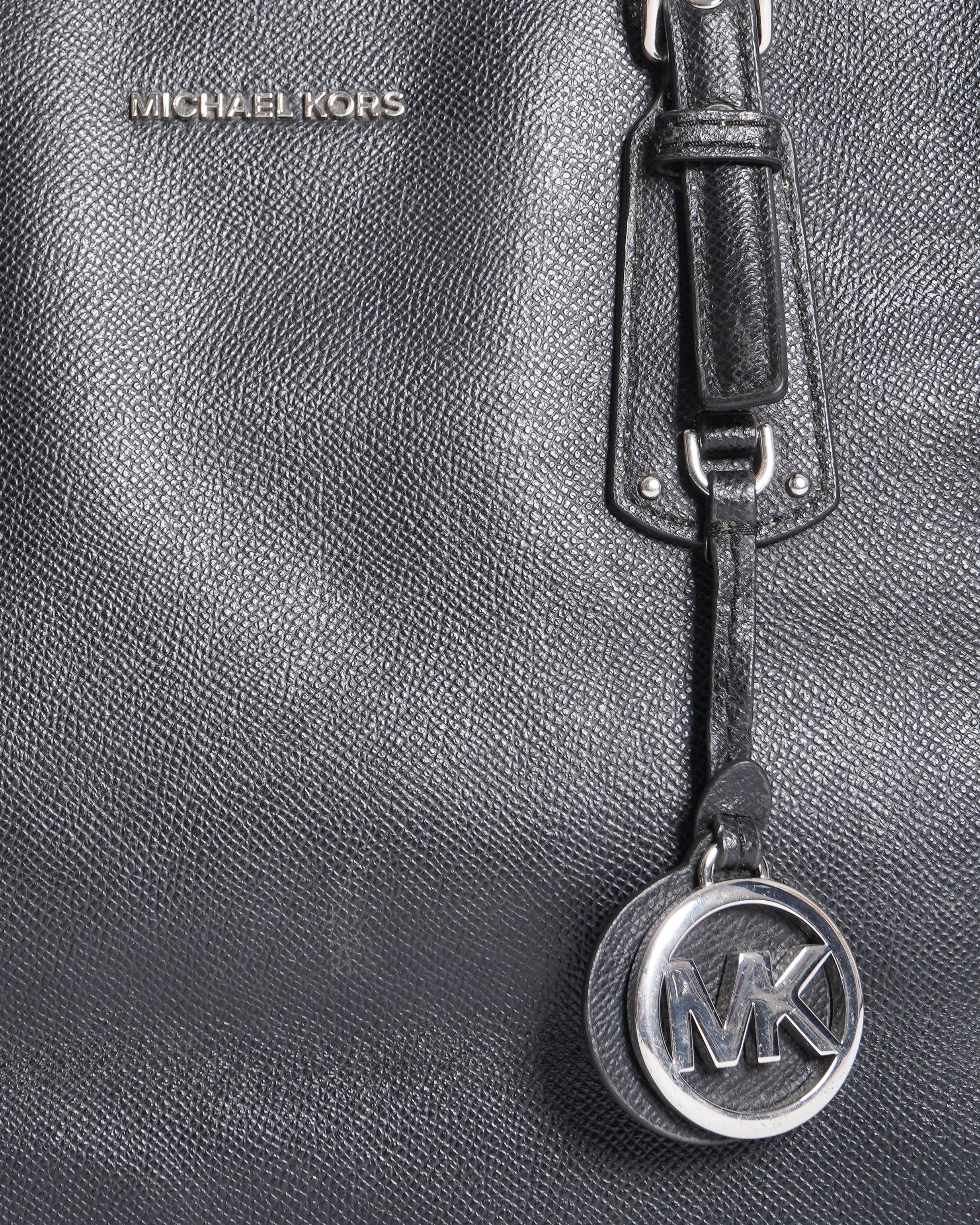 Michael Kors Voyager Tote In Black