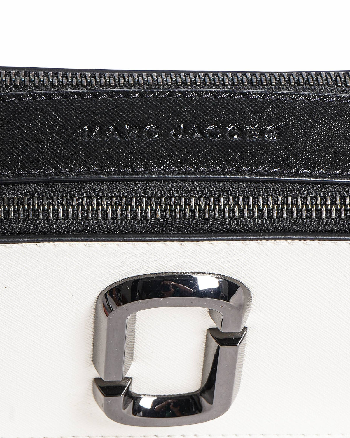 The marc jacobs mini snapshot crossbody bag