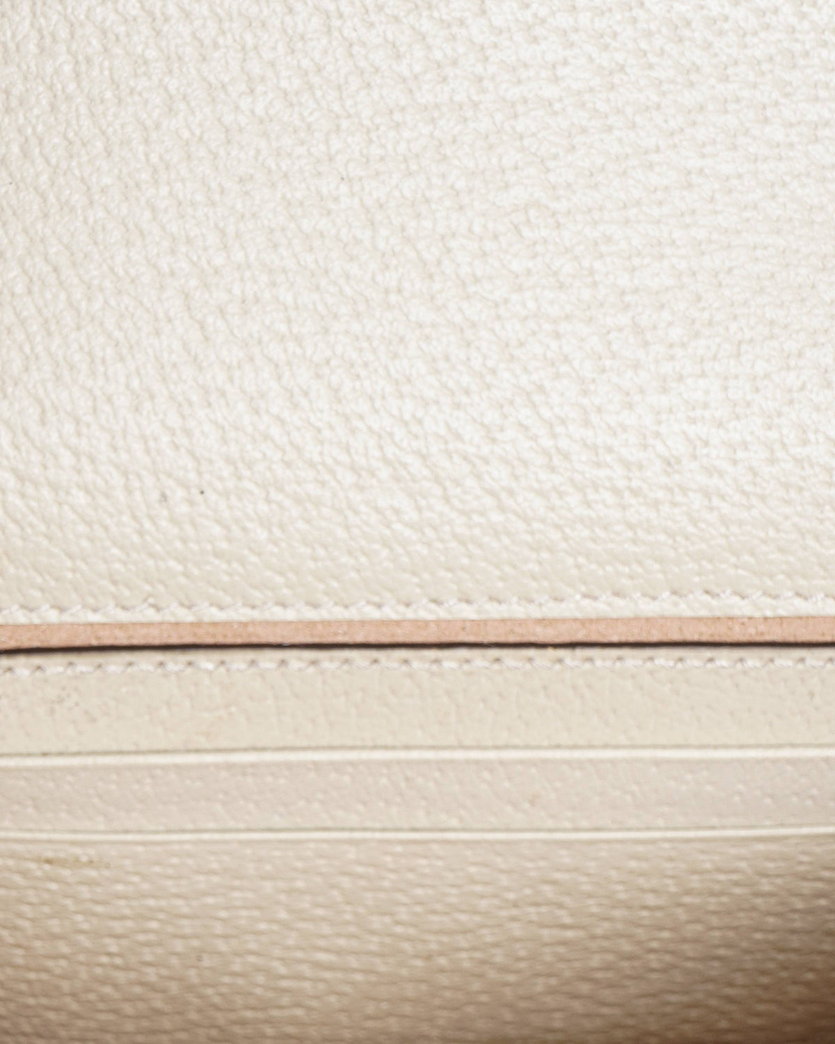 Gucci 
Diana Mini bag with bamboo crossbody bag