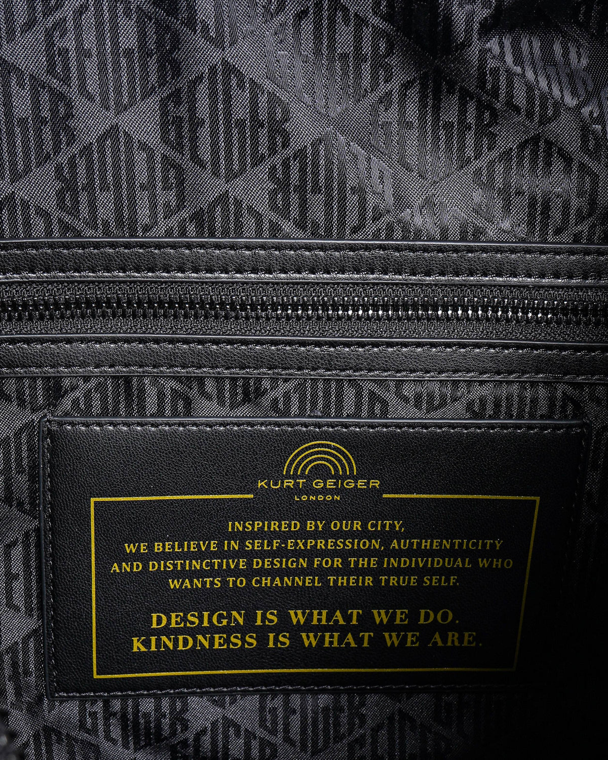 Kurt Geiger
Large chelsea drench soft hobo