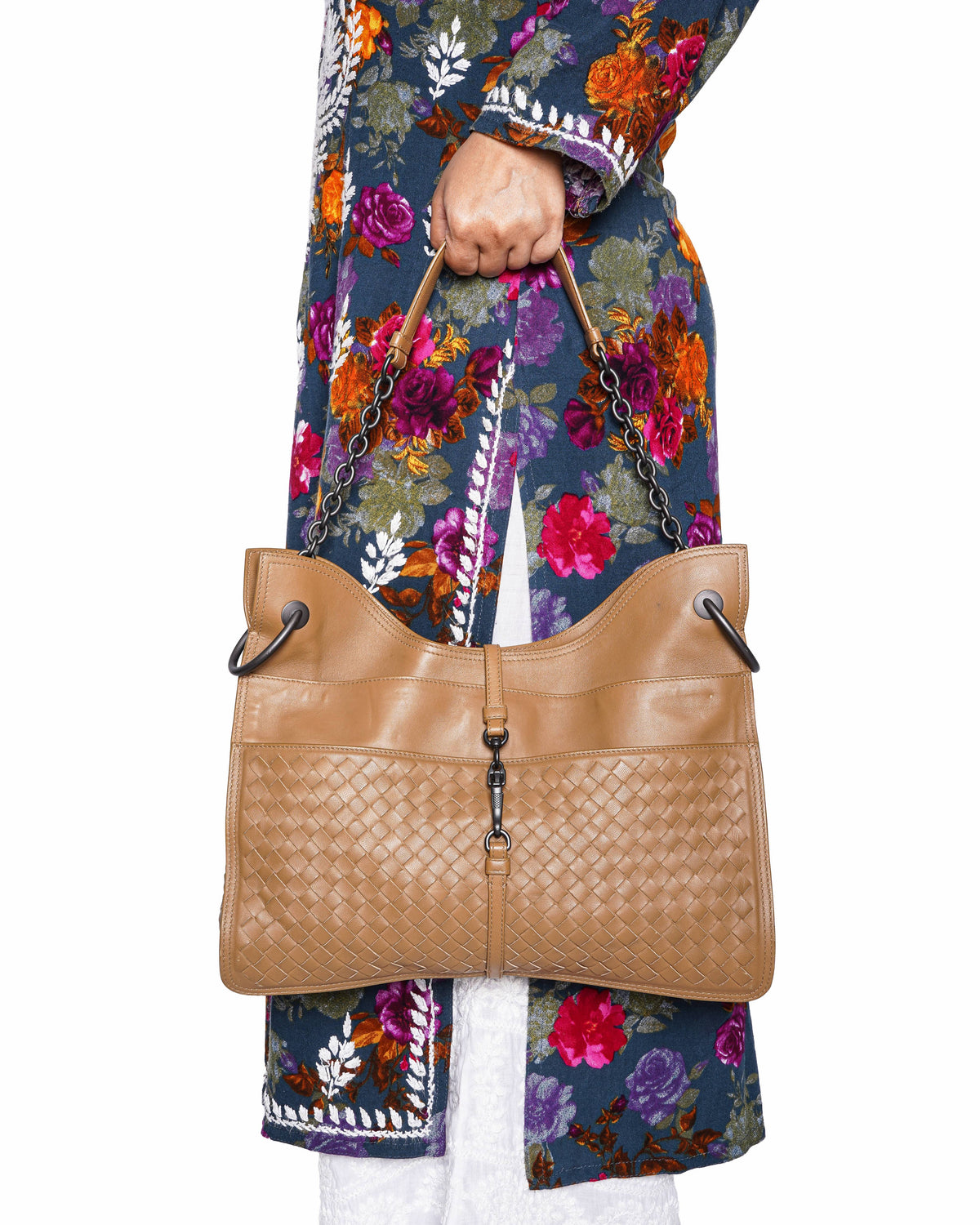 Bottega Veneta Intrecciato Chain Shoulder Bag In Beige