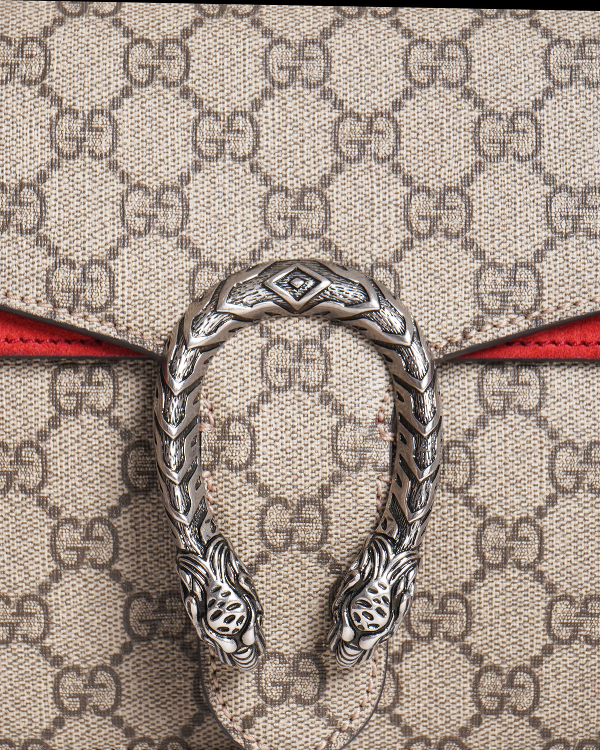 Gucci 
Beige Dionysus Medium Shoulder Bag