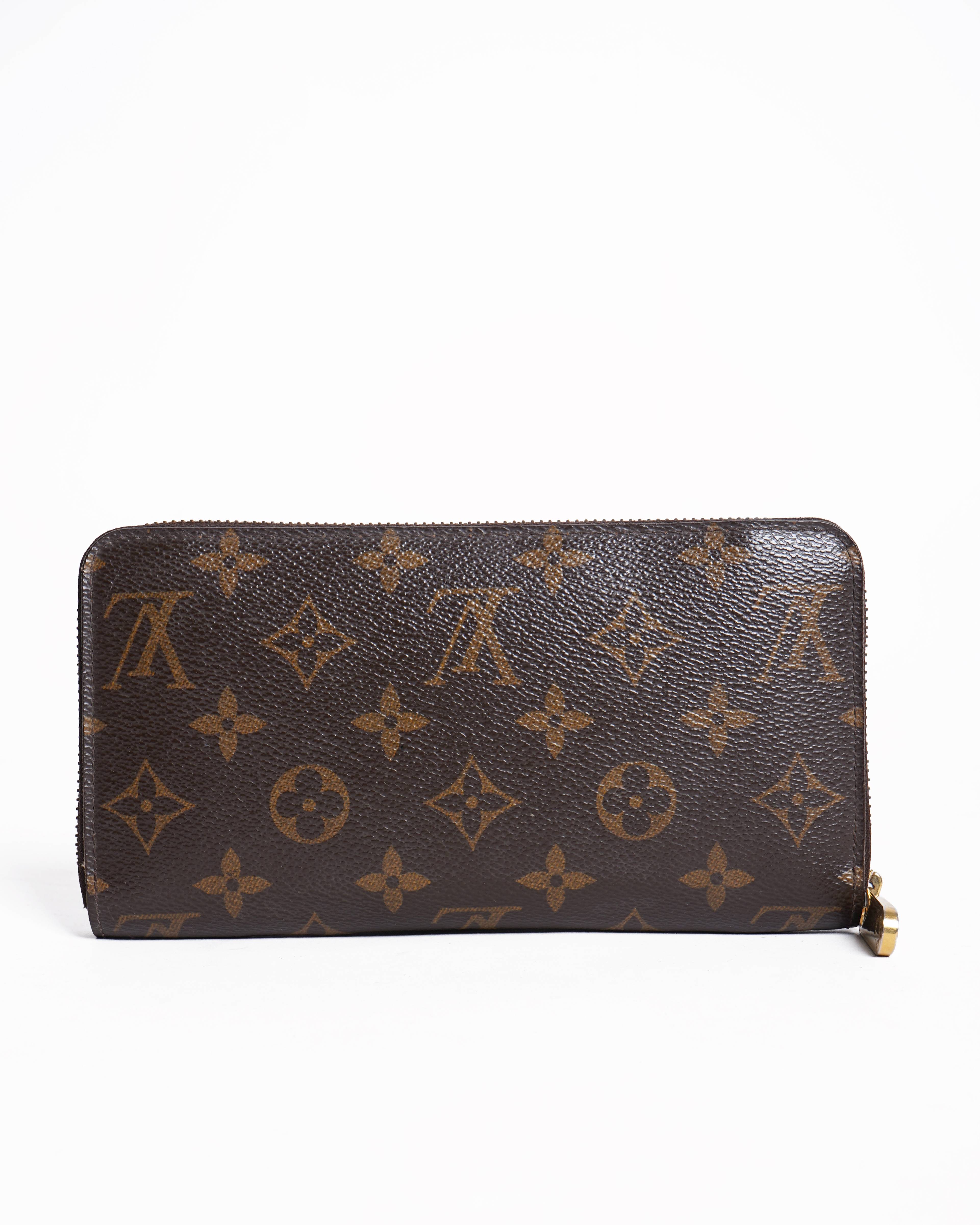 Louis vuitton zippy wallet in monogram canvas